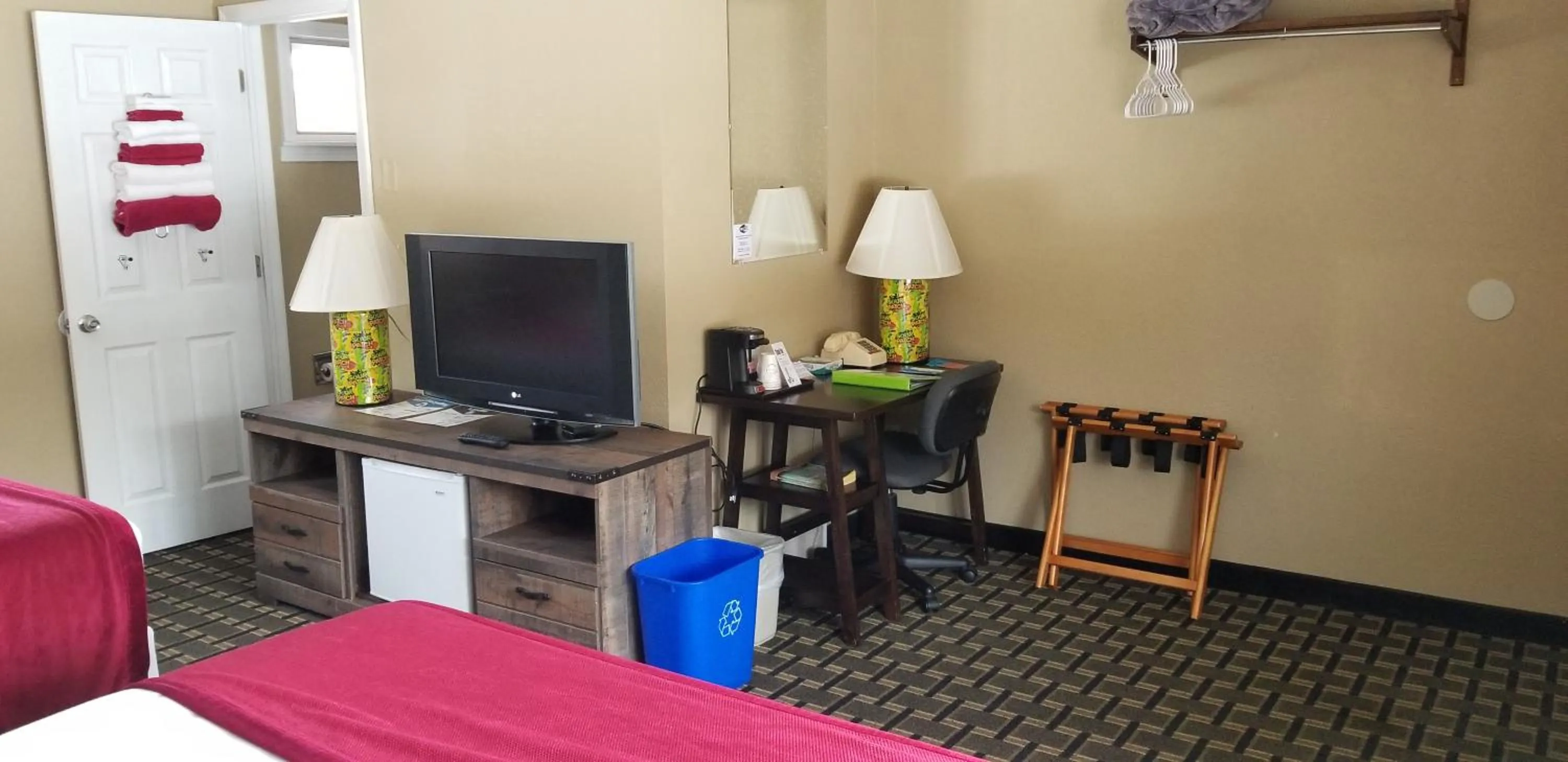 Bed in Middlebury Sweets Motel