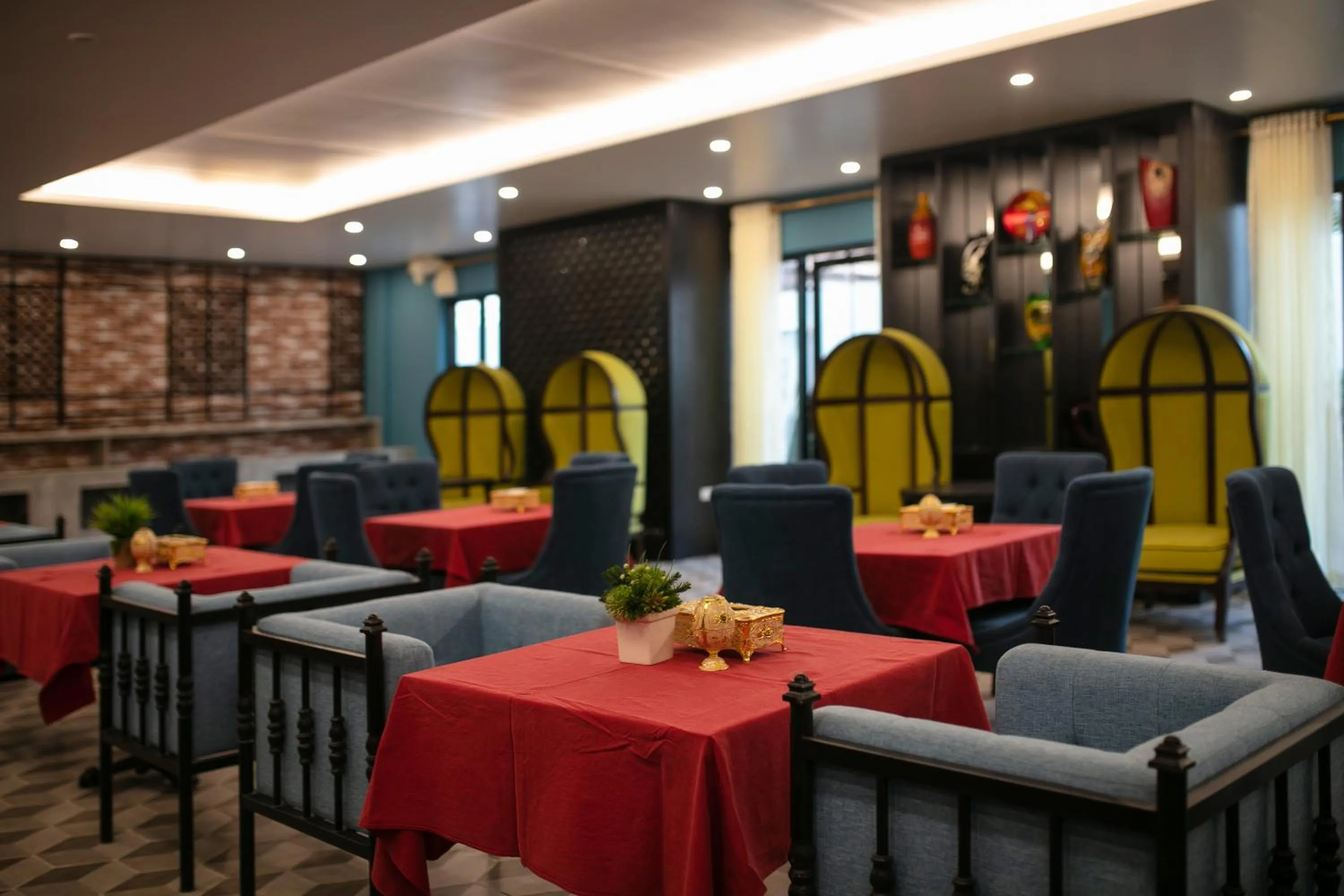 Restaurant/places to eat in Azalea Parkview Hotel