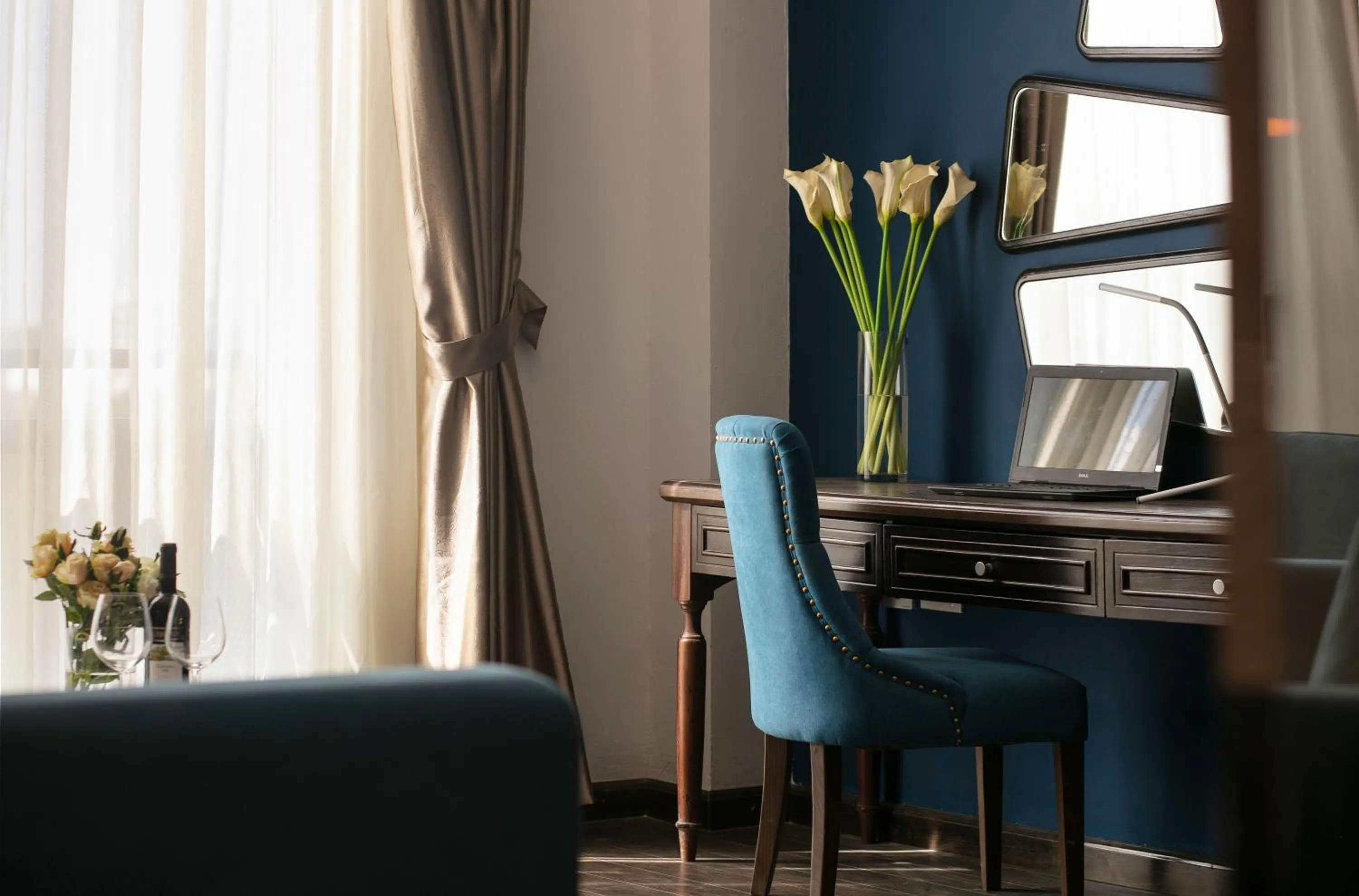Living room in Azalea Parkview Hotel