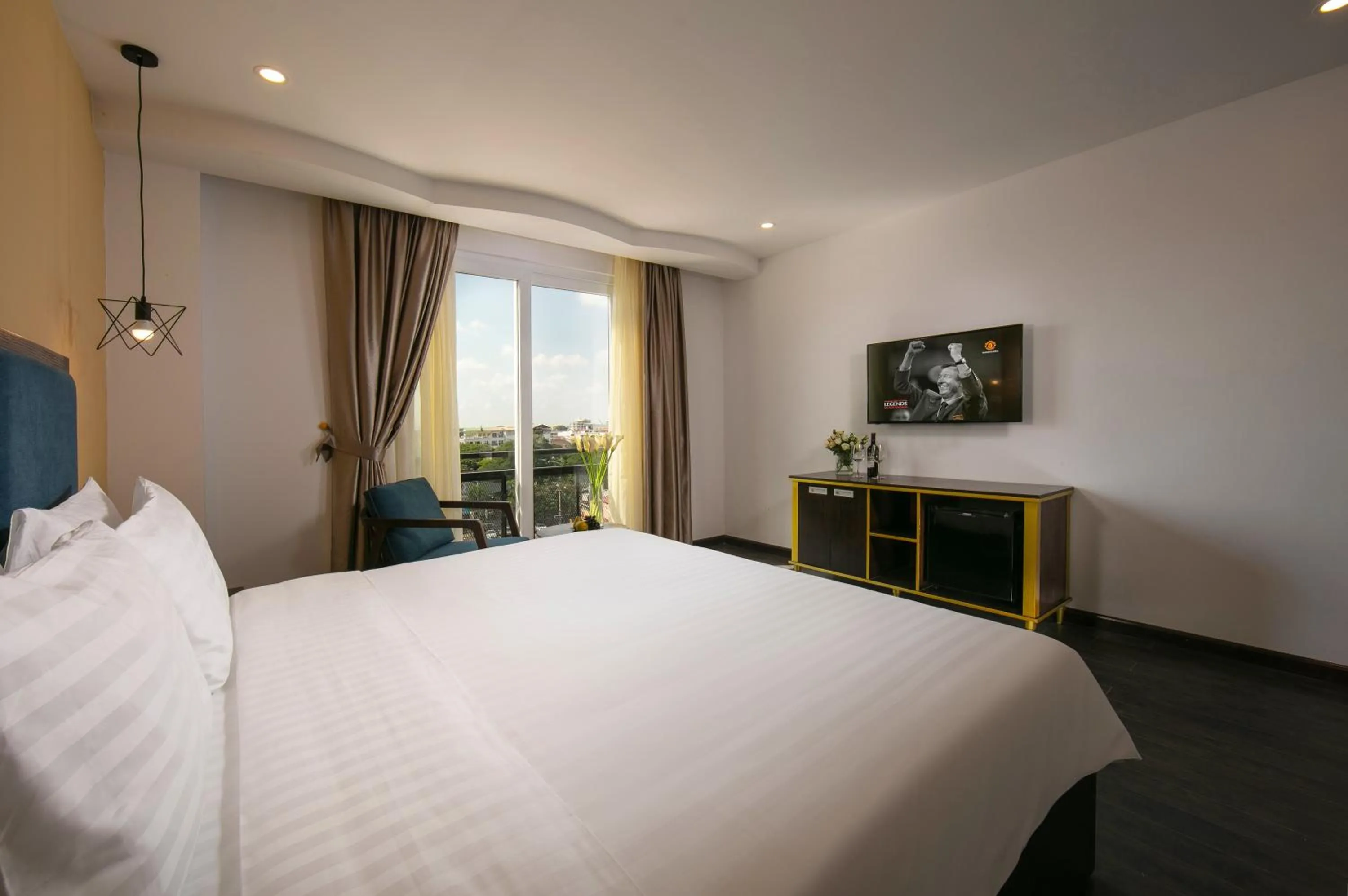 Bed in Azalea Parkview Hotel