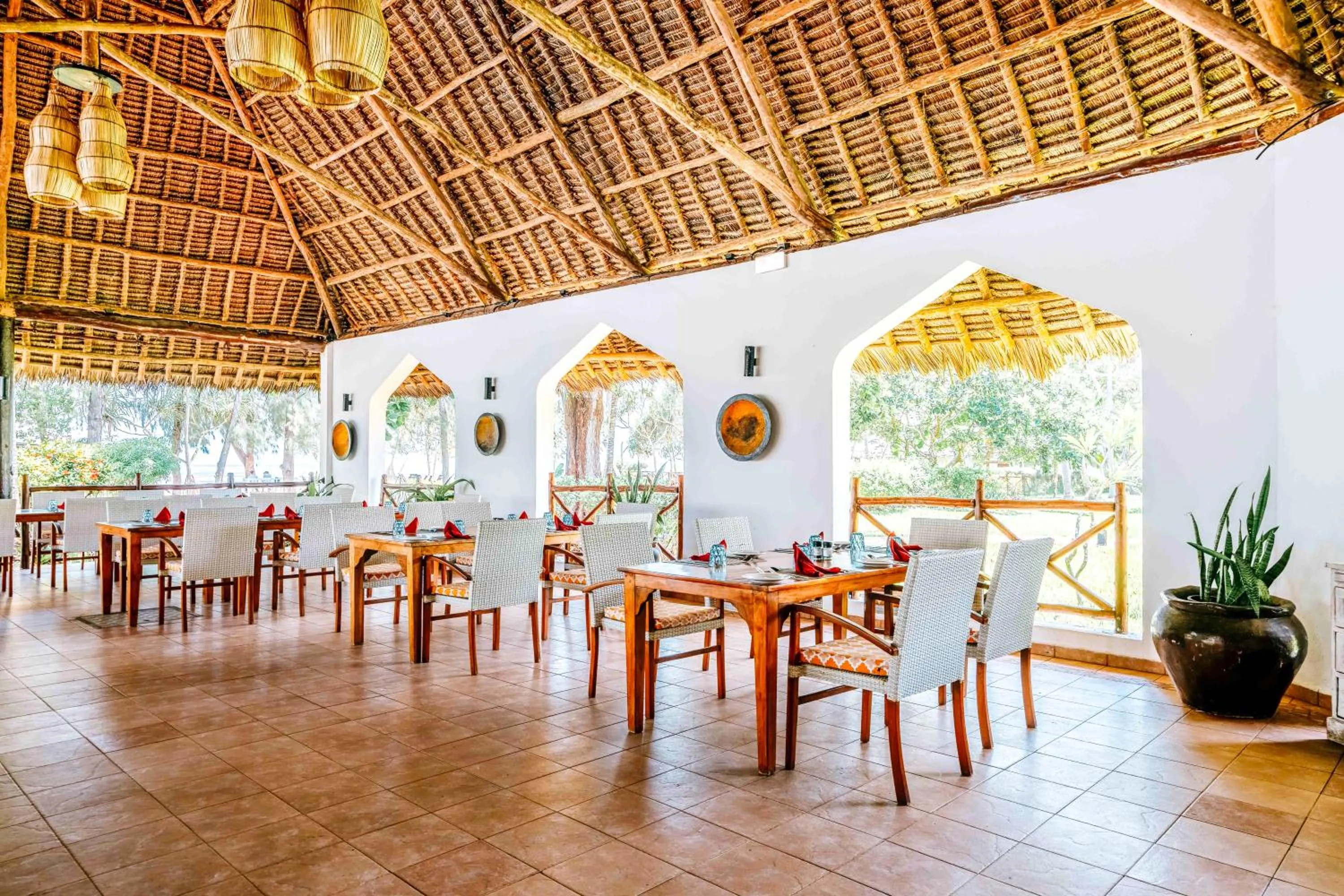 Restaurant/places to eat in Bluebay Beach Resort & Spa
