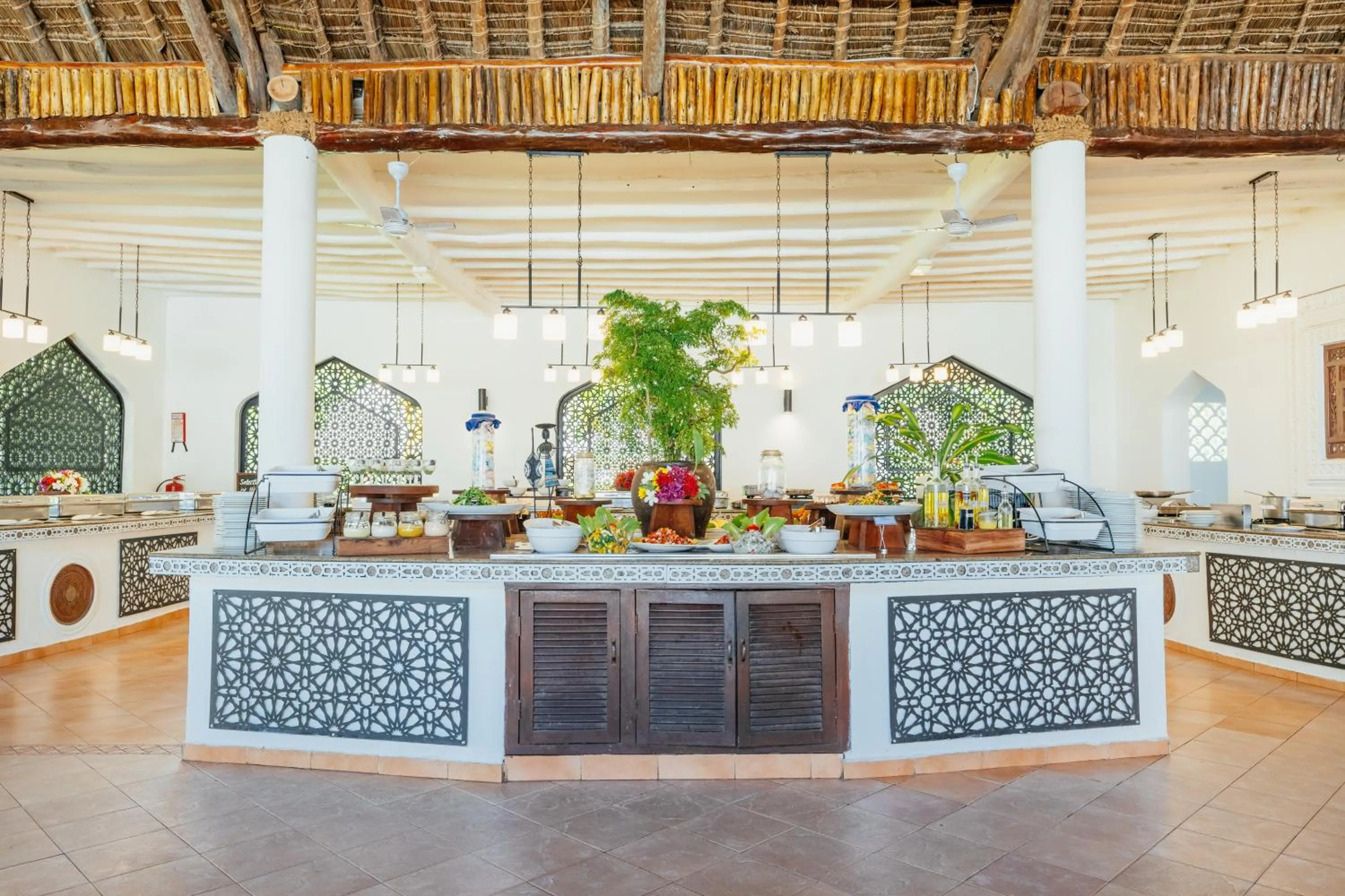 Restaurant/places to eat in Bluebay Beach Resort & Spa