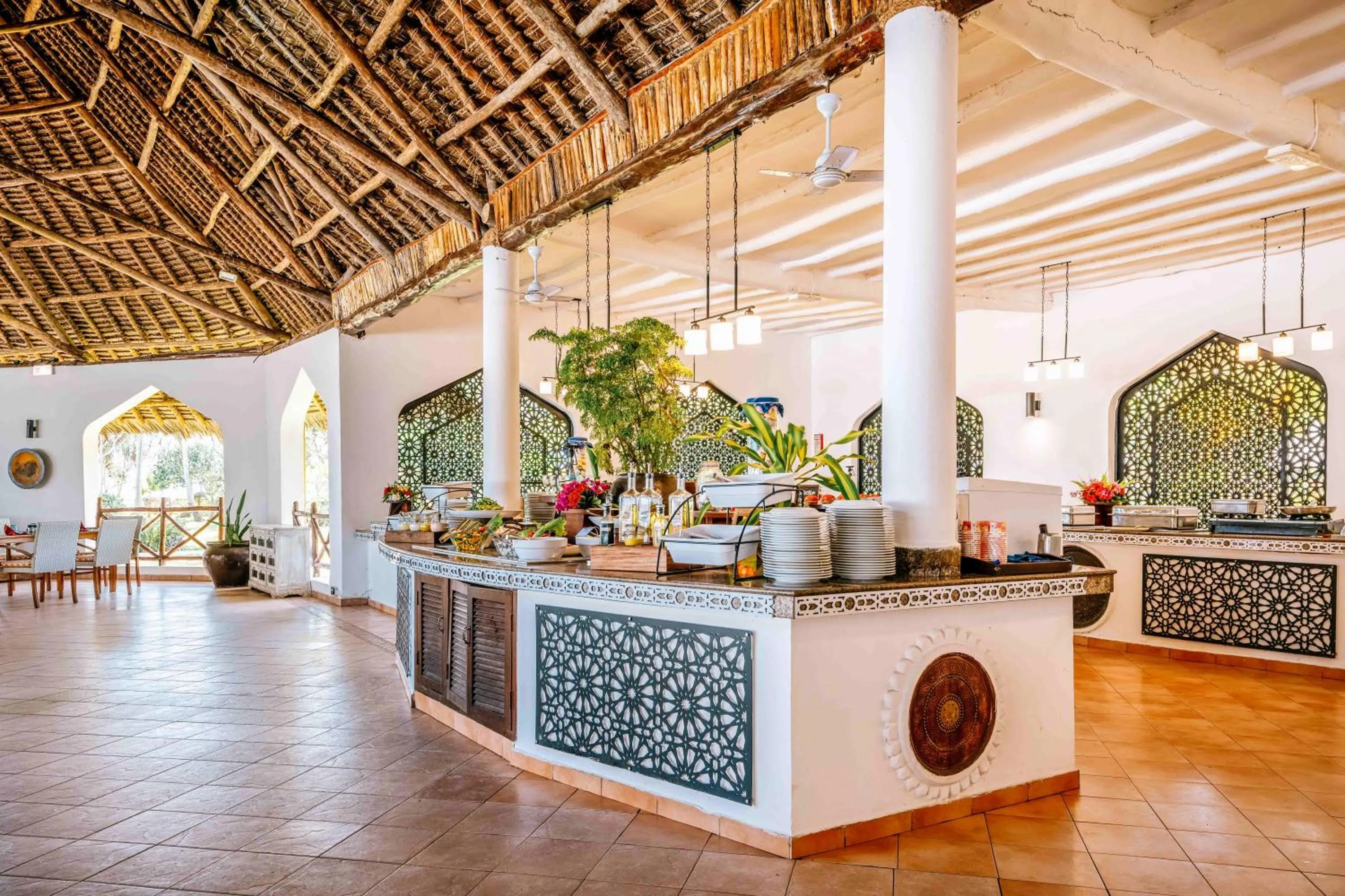 Restaurant/places to eat in Bluebay Beach Resort & Spa