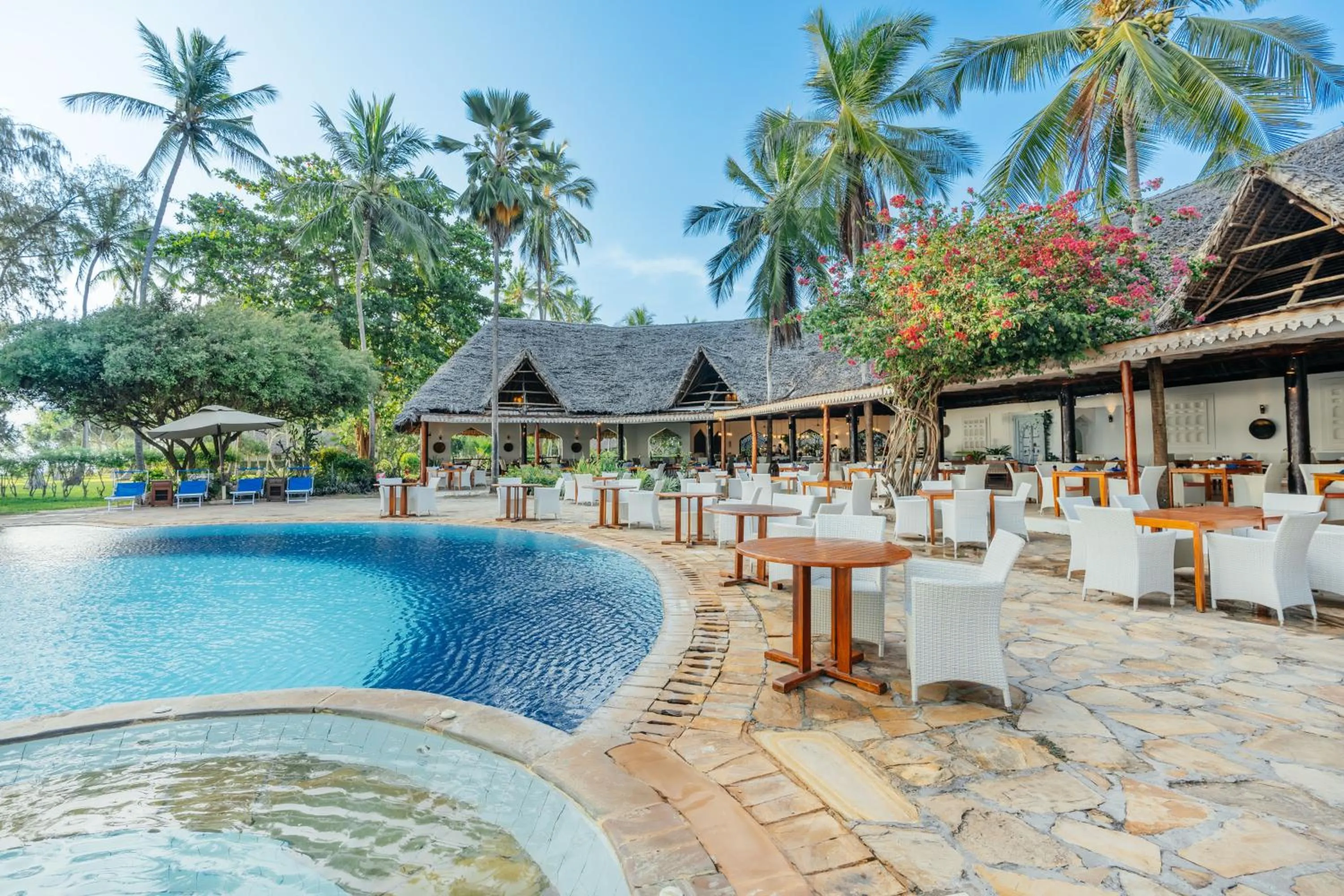 Restaurant/places to eat in Bluebay Beach Resort & Spa