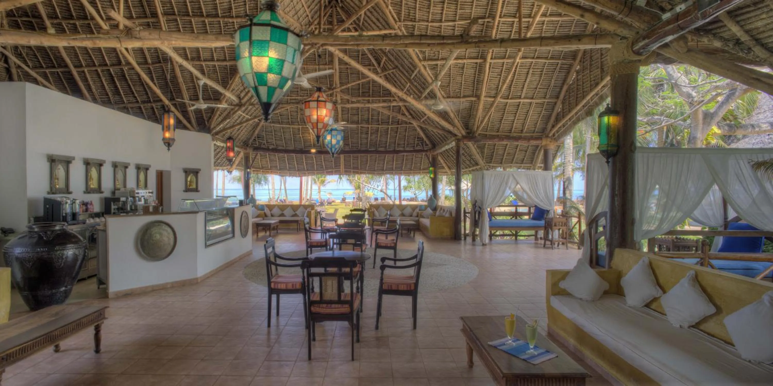 Lounge or bar in Bluebay Beach Resort & Spa