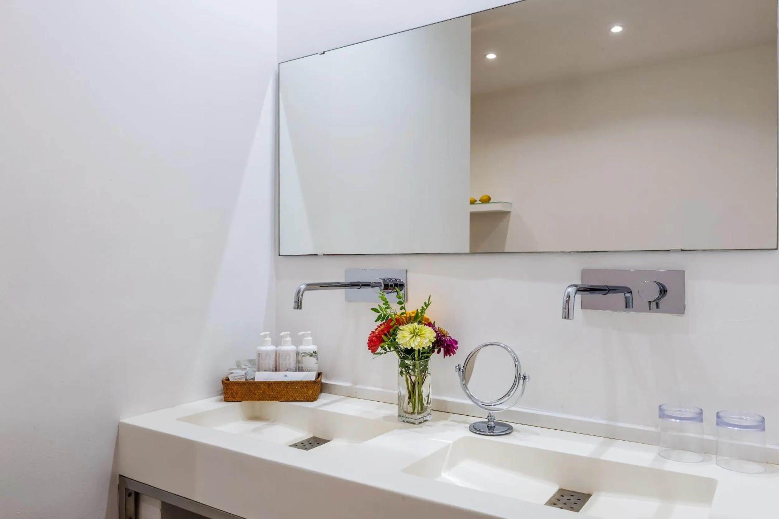 Bathroom in Hotel Llenaire