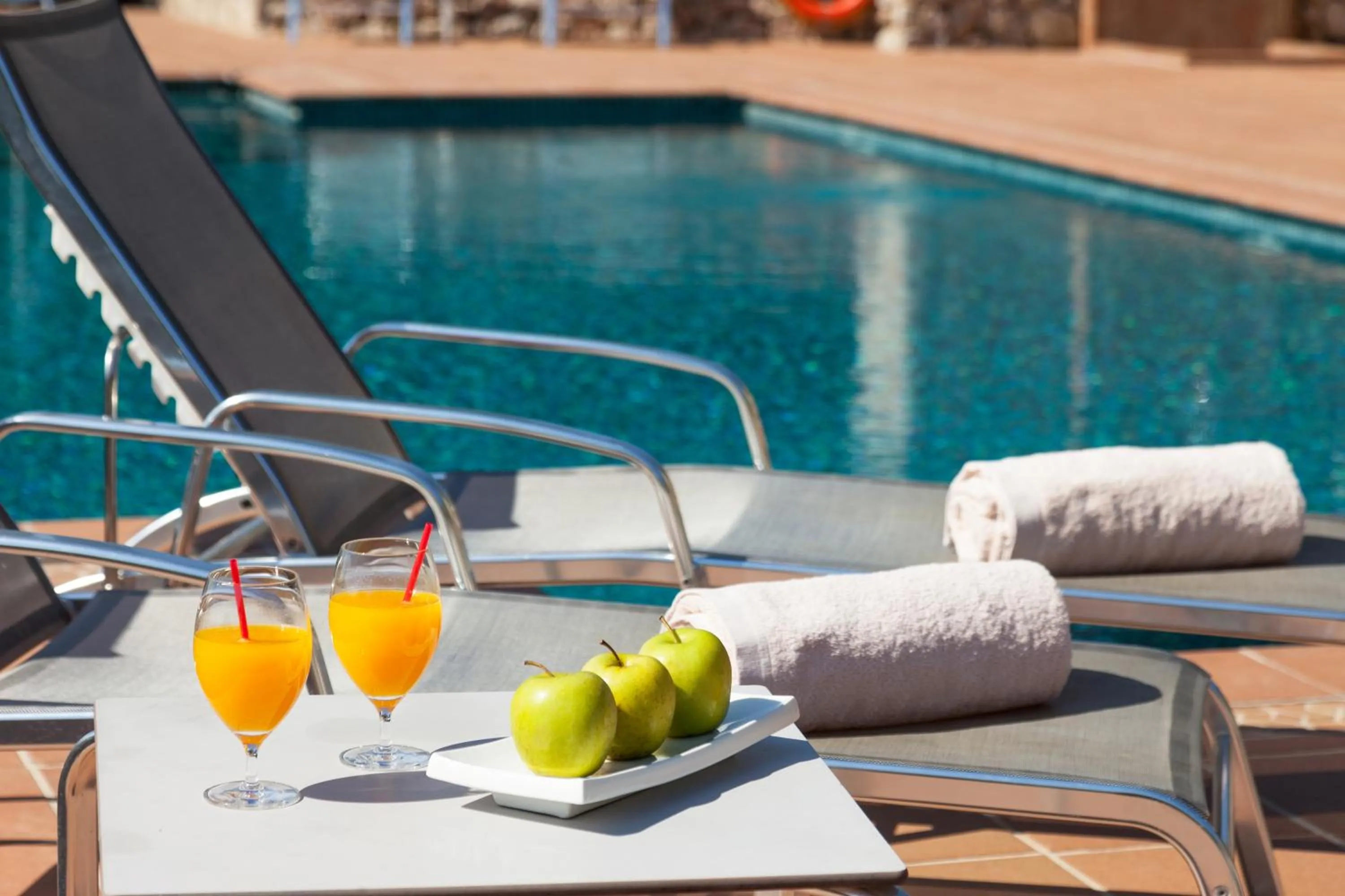 Swimming pool in Hotel Llenaire