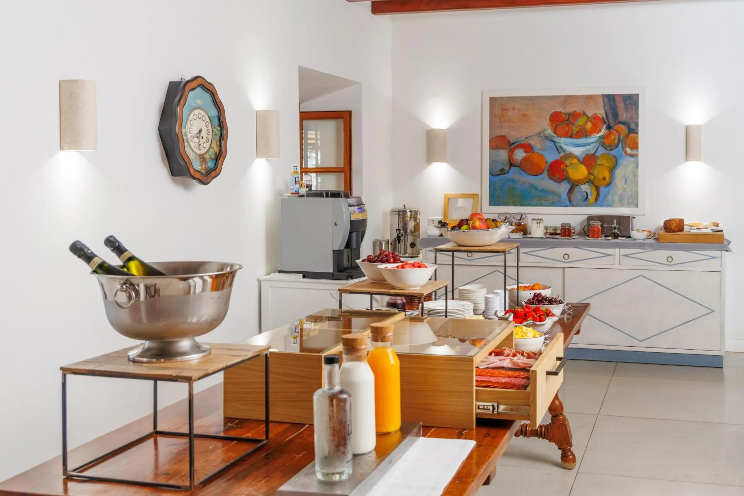 Breakfast in Hotel Llenaire