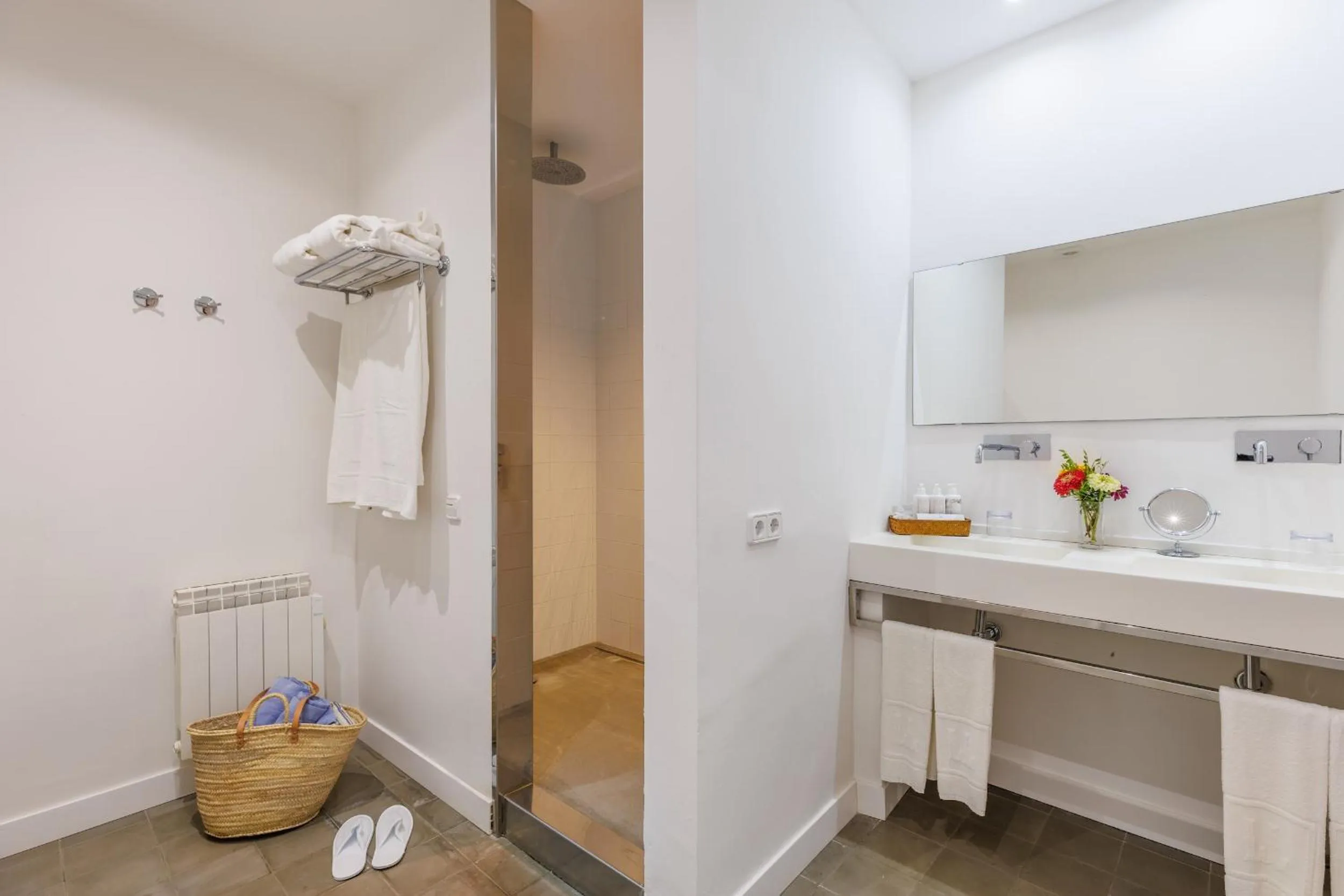 Bathroom in Hotel Llenaire