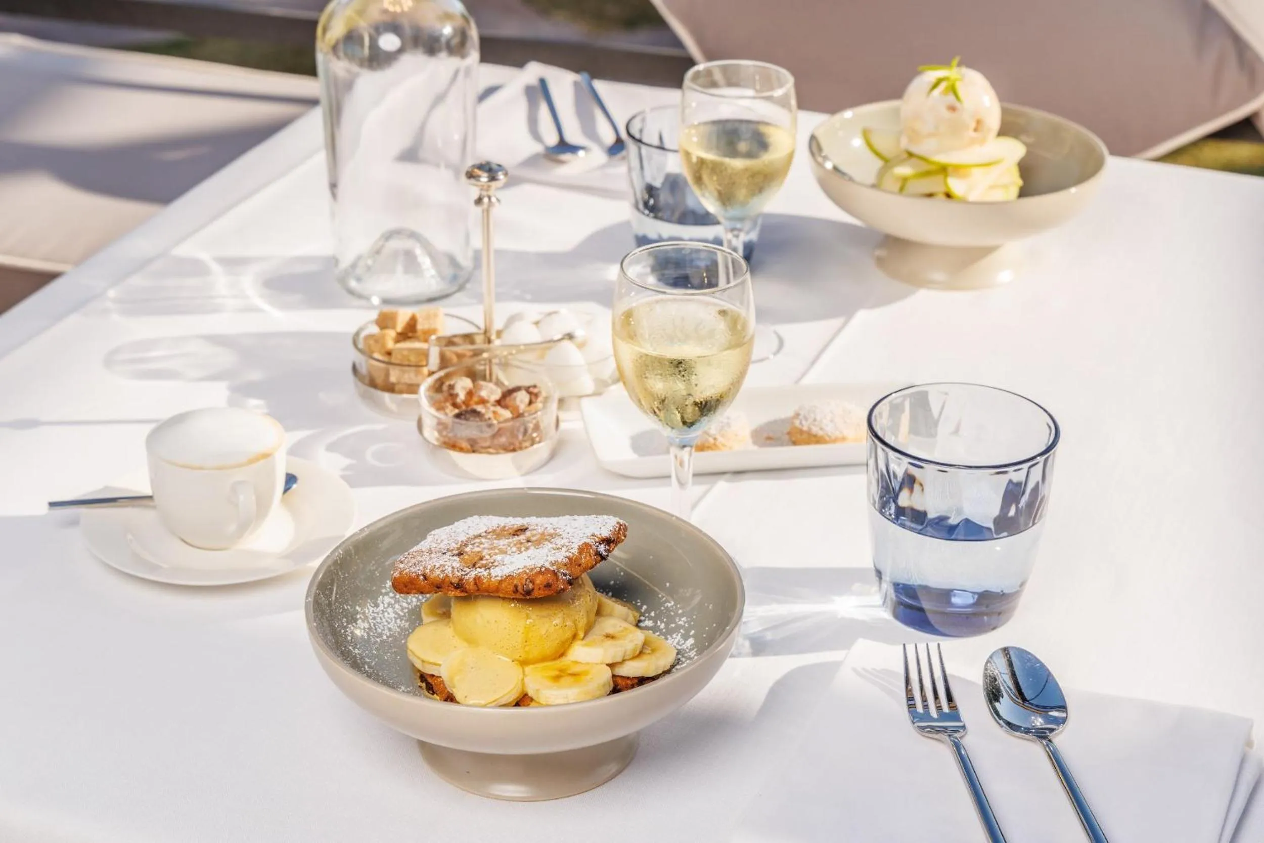 Restaurant/places to eat in Hotel Llenaire