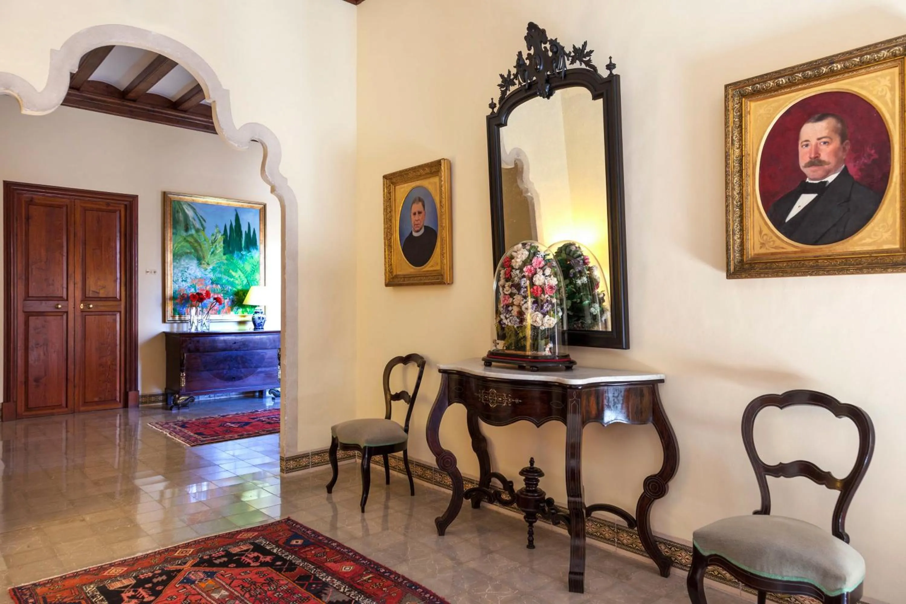 Decorative detail in Hotel Llenaire