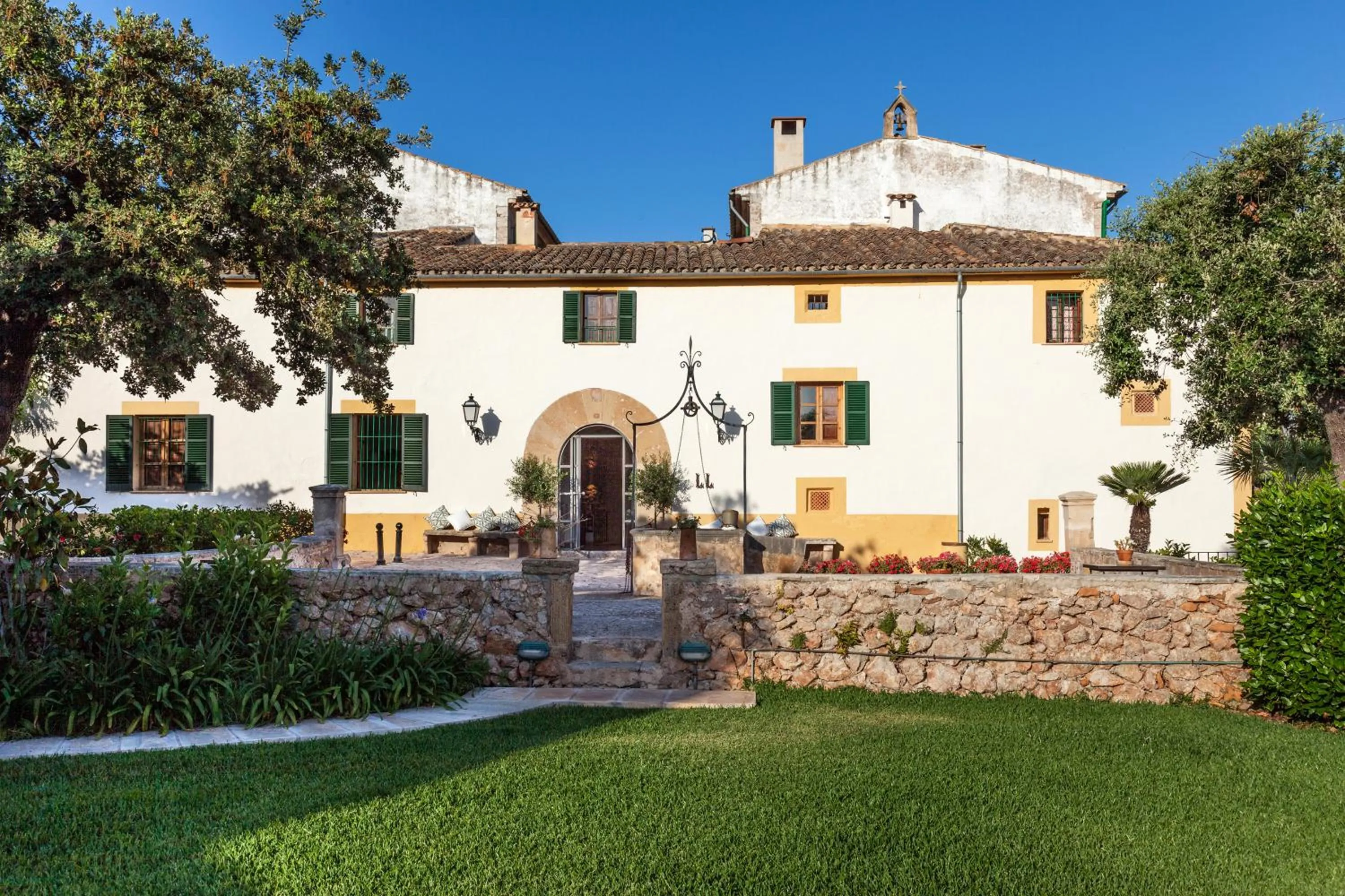 Facade/entrance in Hotel Llenaire