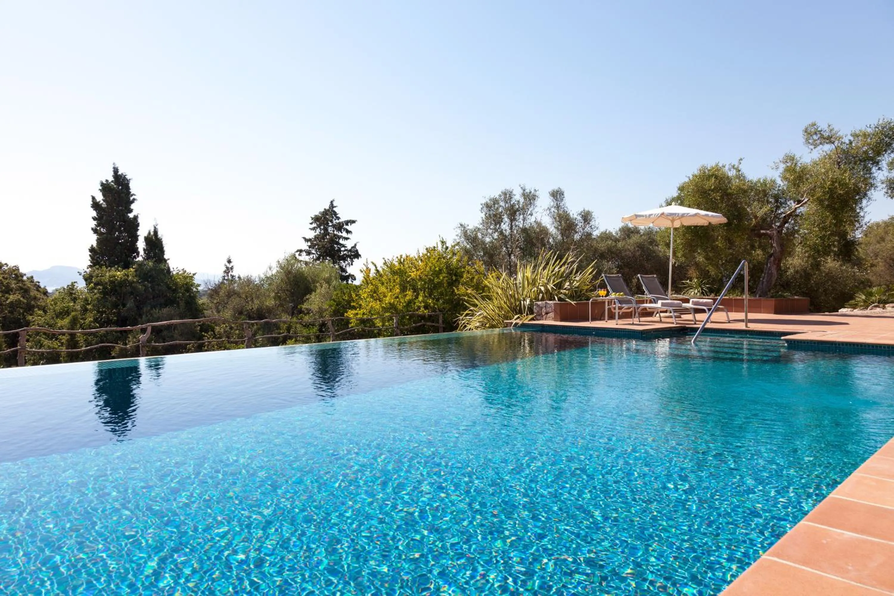 Swimming pool in Hotel Llenaire