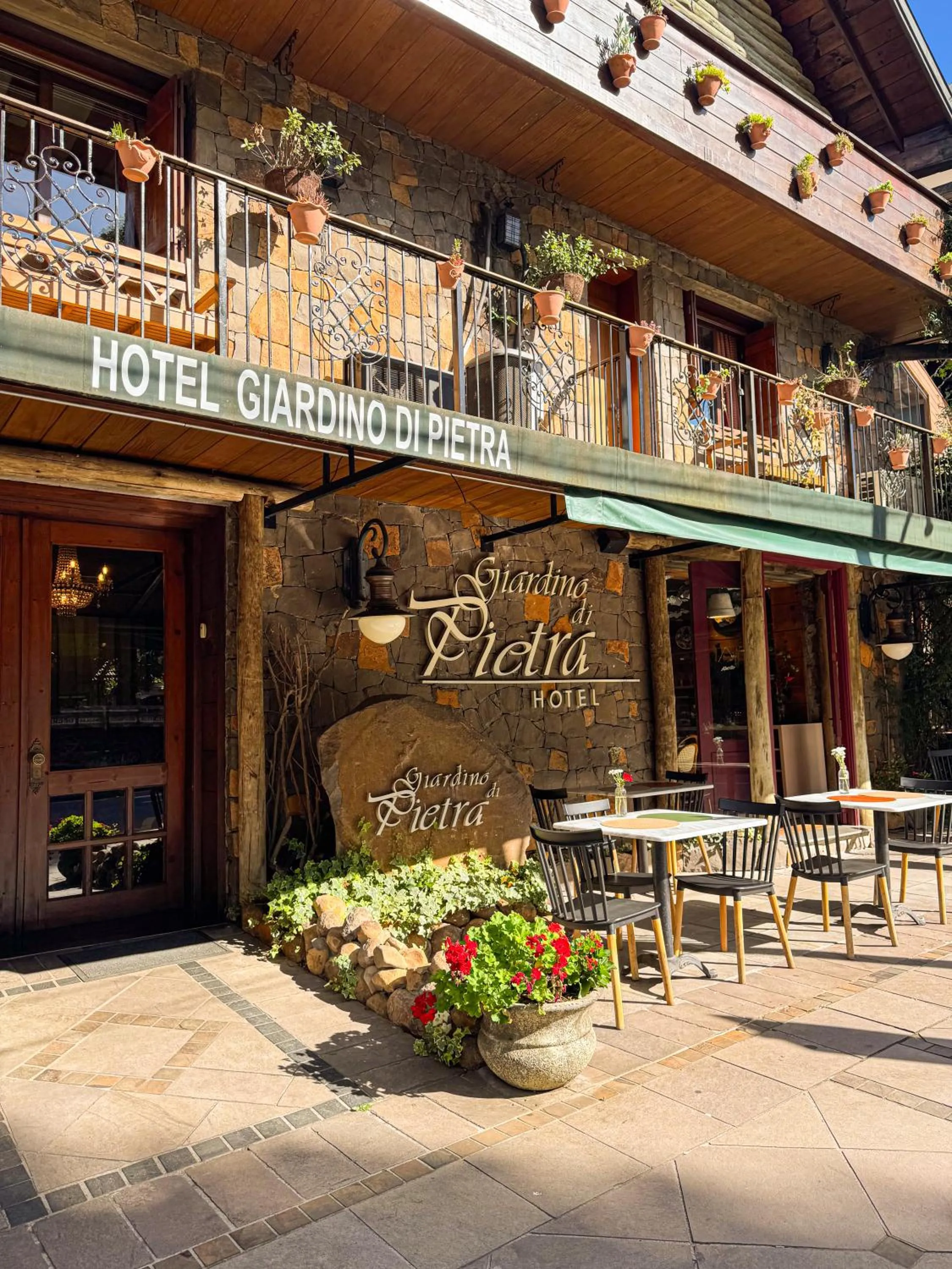 Facade/entrance in Hotel Giardino Di Pietra