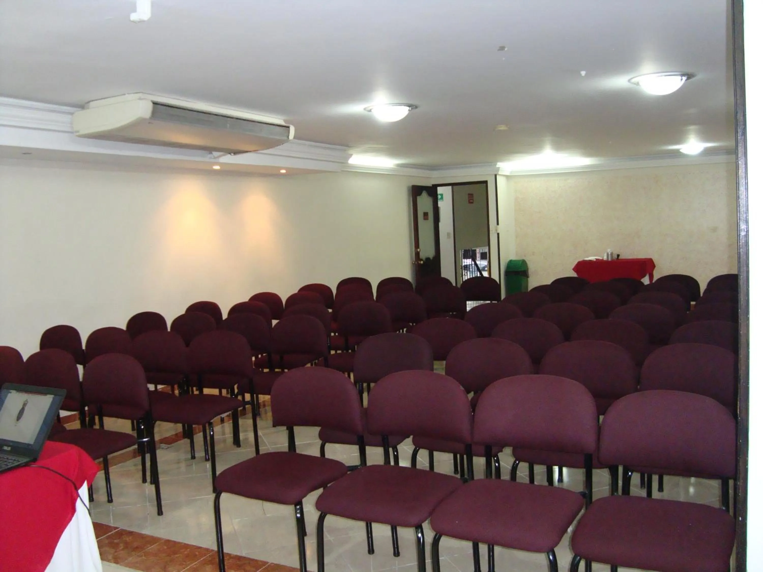 Meeting/conference room in Hotel Plaza Versalles