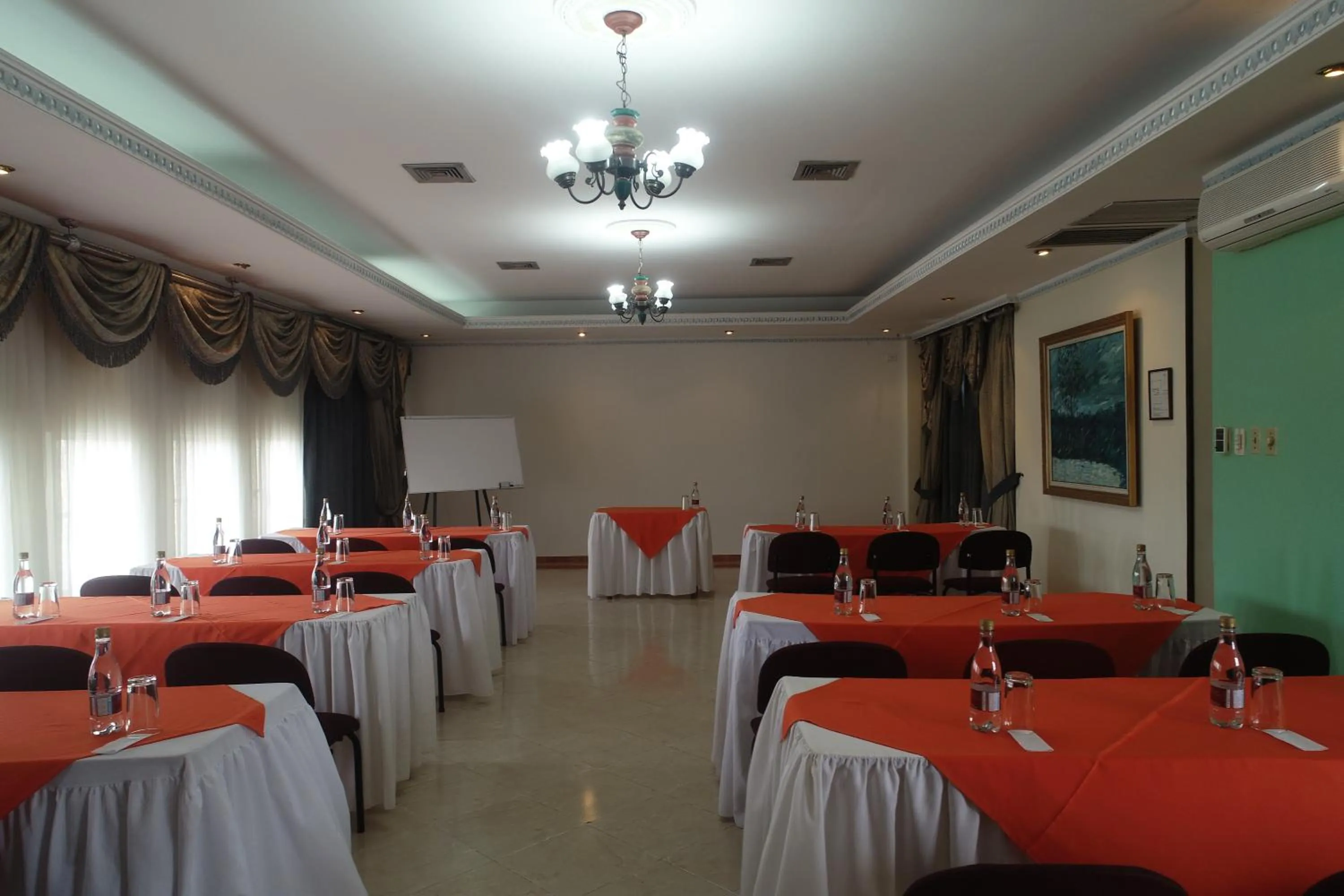 Meeting/conference room in Hotel Plaza Versalles
