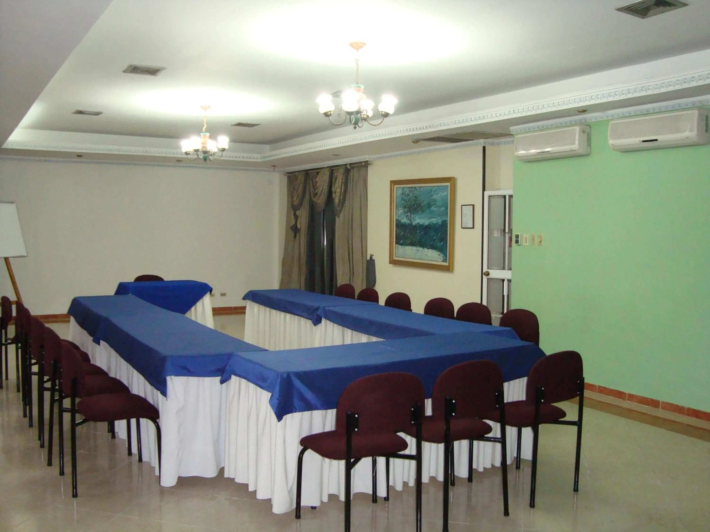 Meeting/conference room in Hotel Plaza Versalles