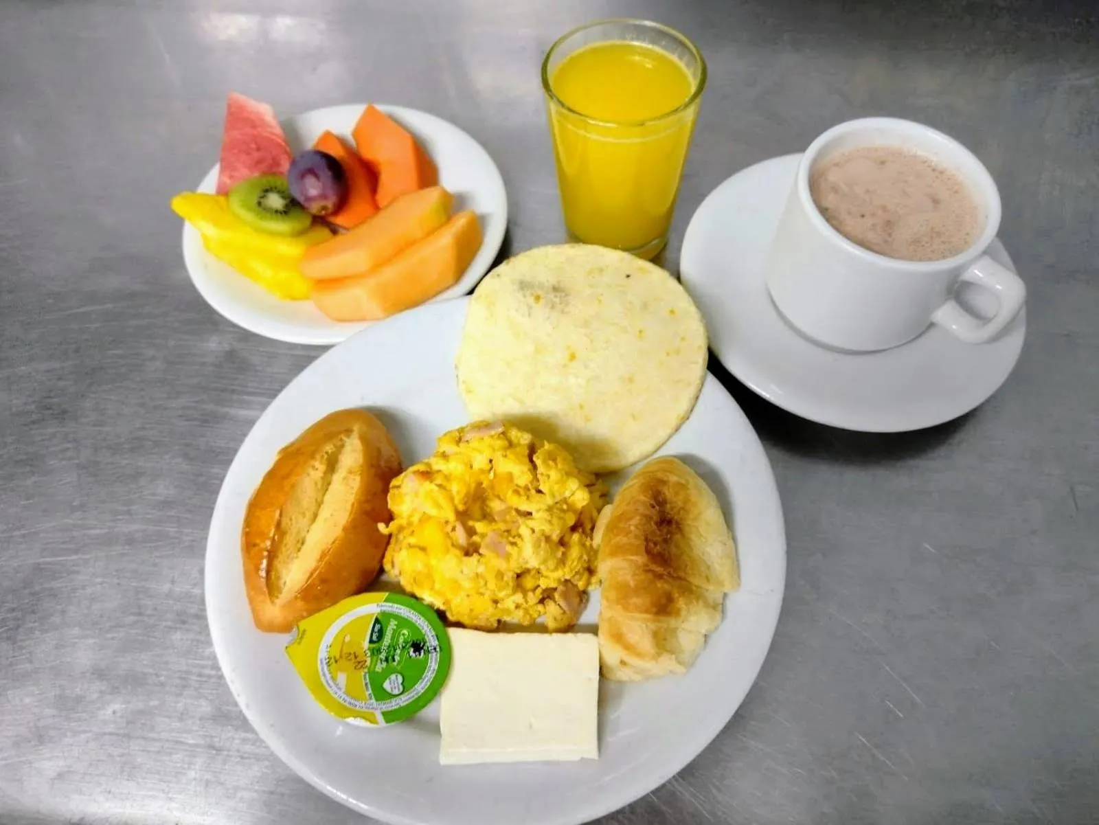 Breakfast in Hotel Plaza Versalles