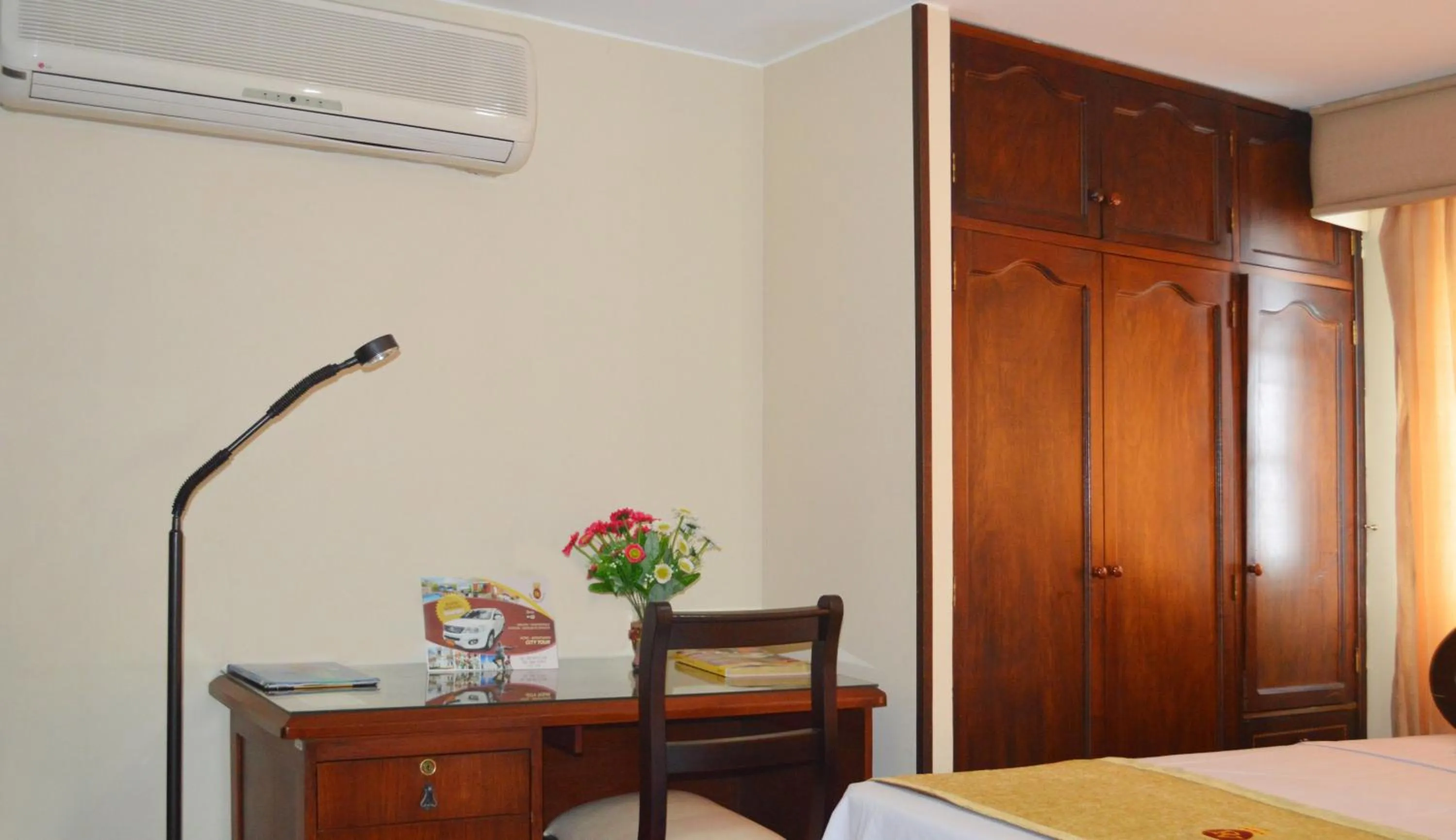 Bedroom, Bed in Hotel Plaza Versalles