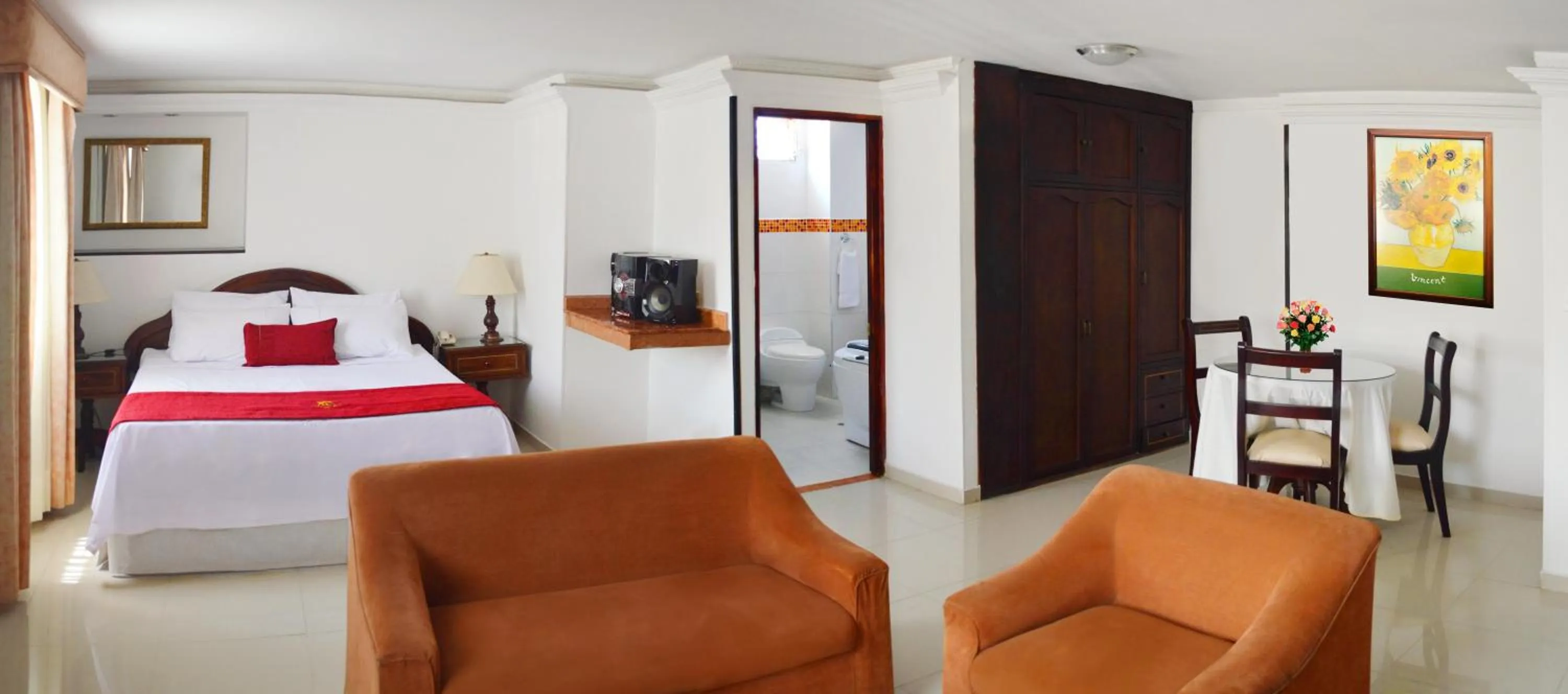 TV and multimedia, Bed in Hotel Plaza Versalles