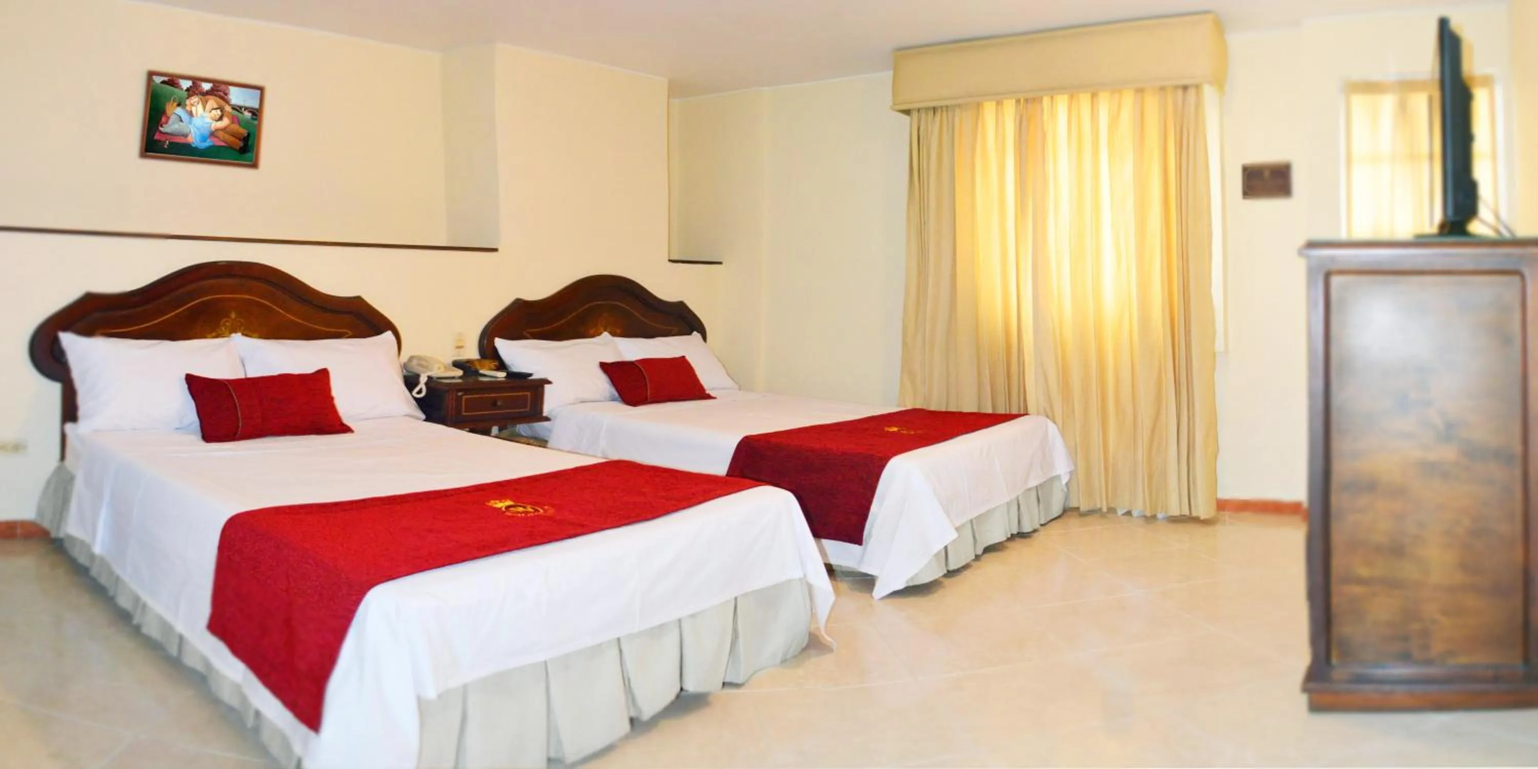 Bed in Hotel Plaza Versalles