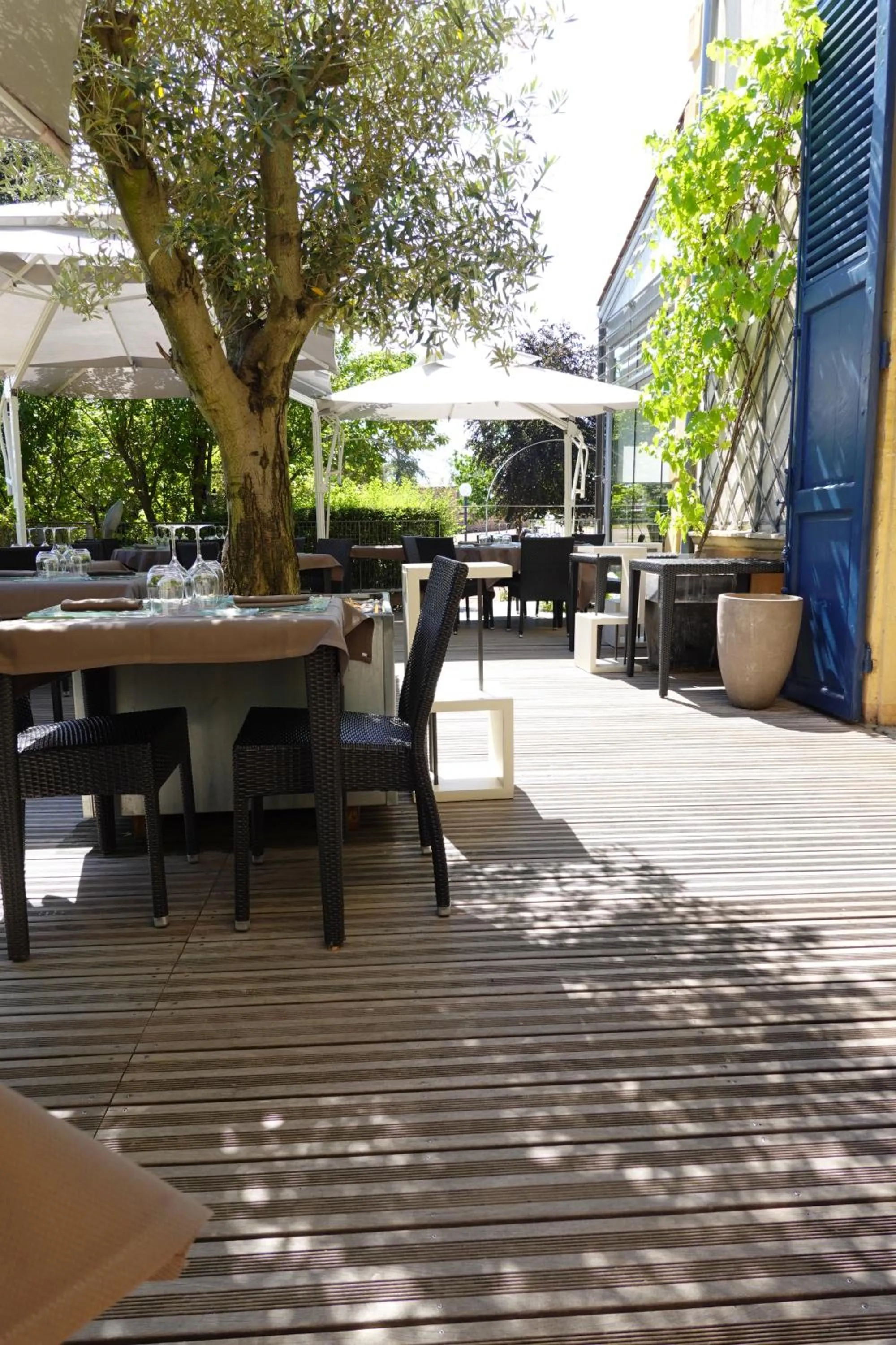 Patio in Château de Champlong Table Hôtel **** Golf & Spa