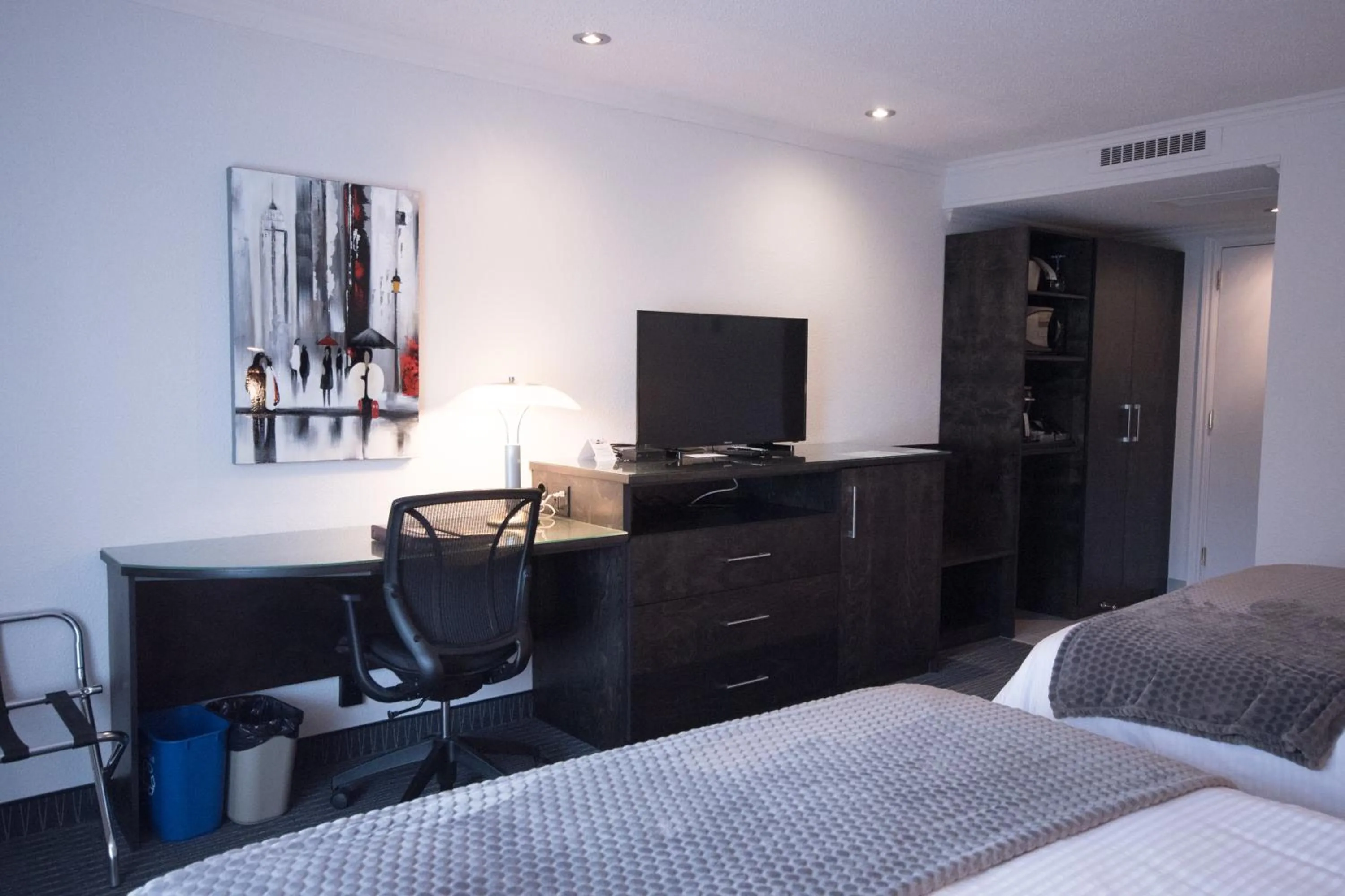 Photo of the whole room, Bed in Hotel des Eskers