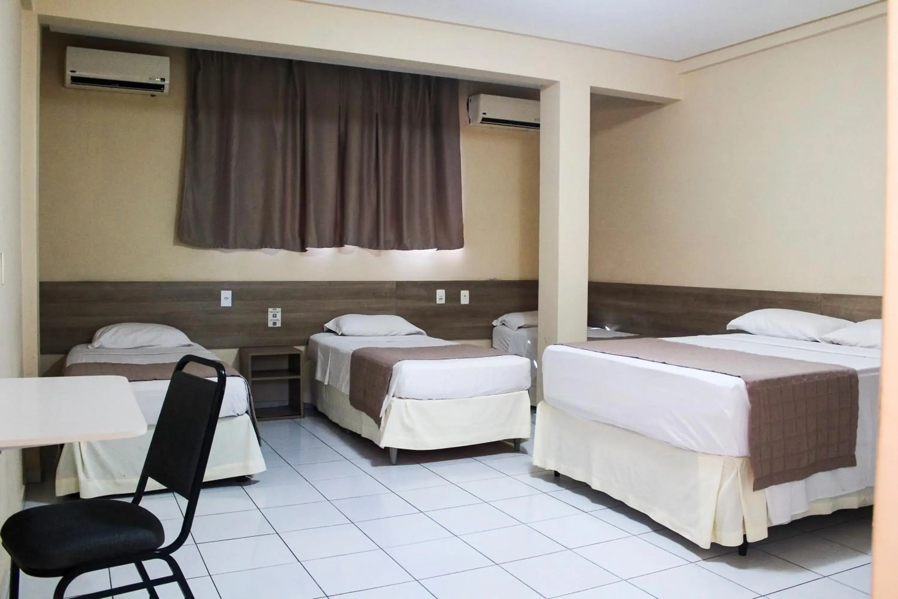 Standard Quadruple Room in Hotel do Grande Rio Standard Quadruple Room in Hotel do Grande Rio