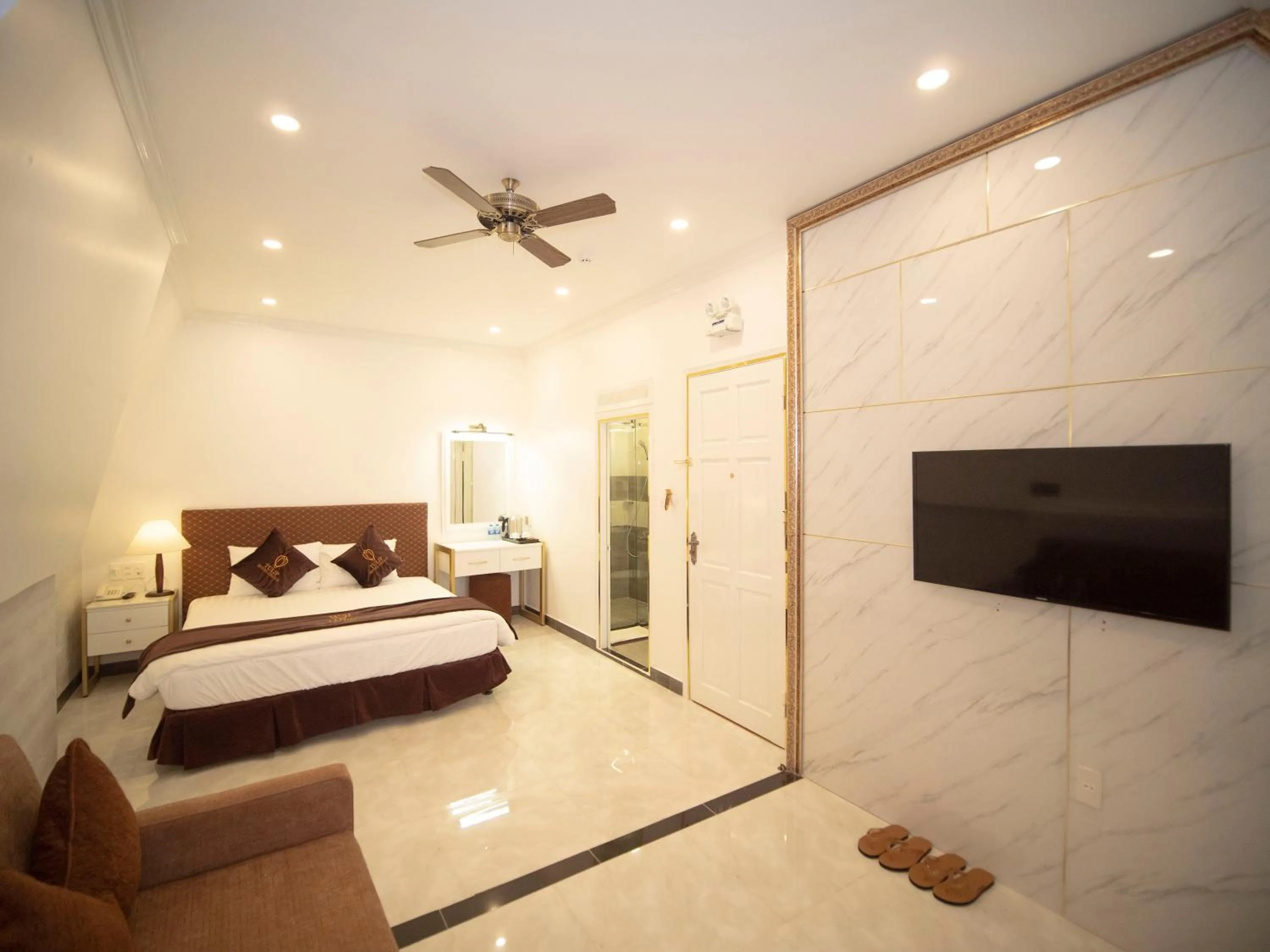 Bed in Tulip City View