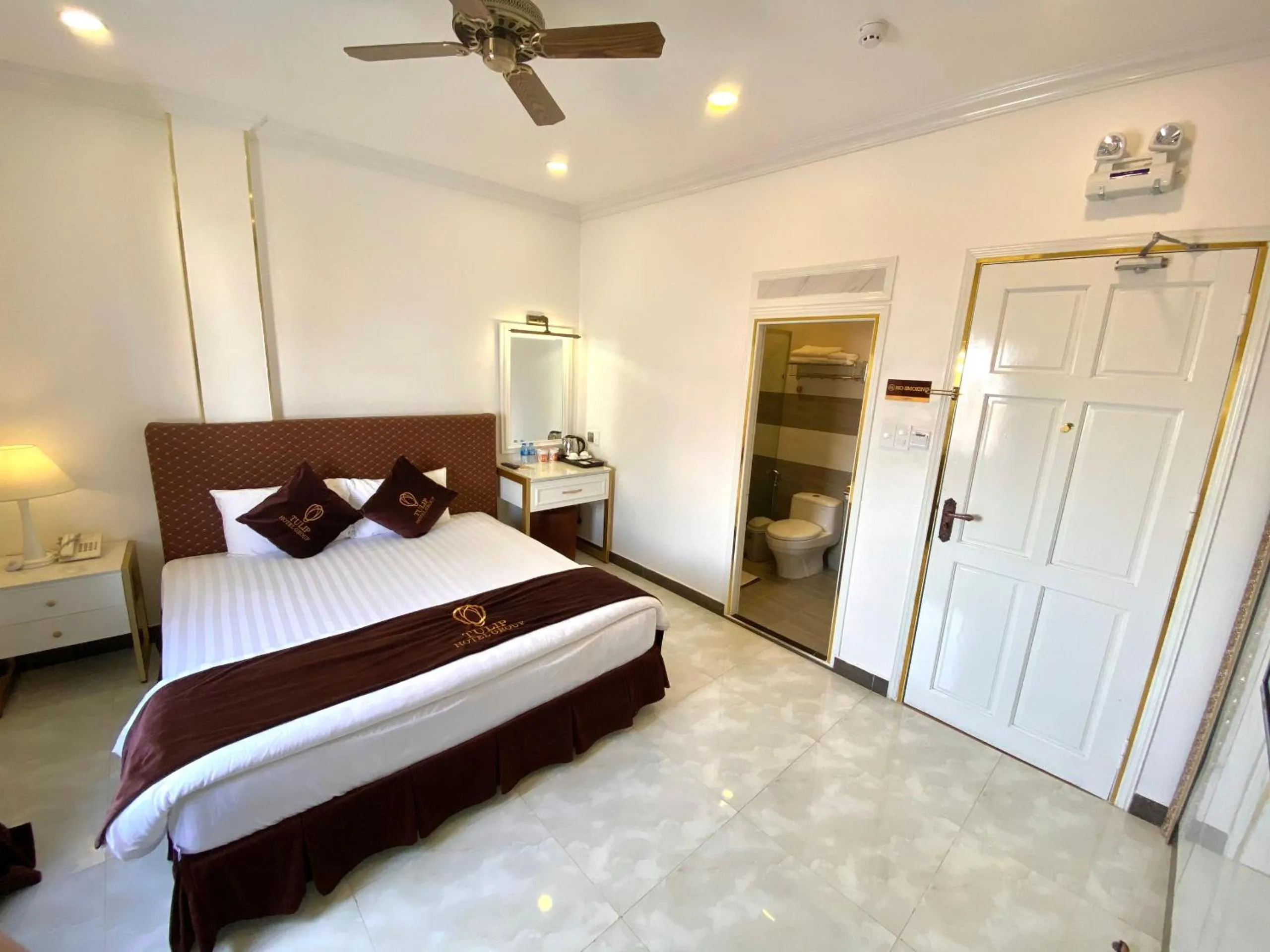 Bed in Tulip City View