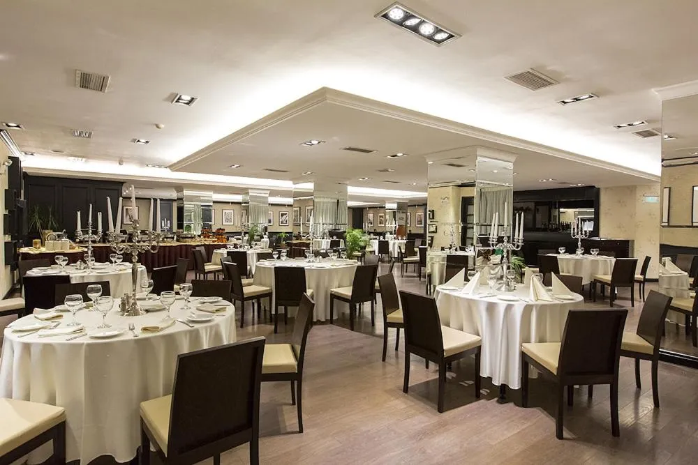 Restaurant/places to eat in Ramada Iasi City Center