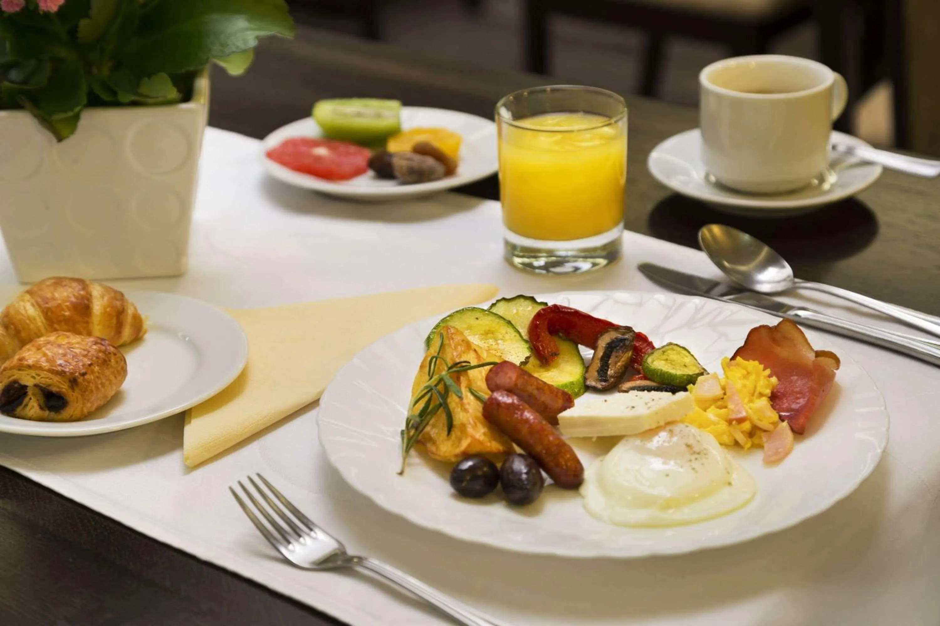 Restaurant/places to eat in Ramada Iasi City Center