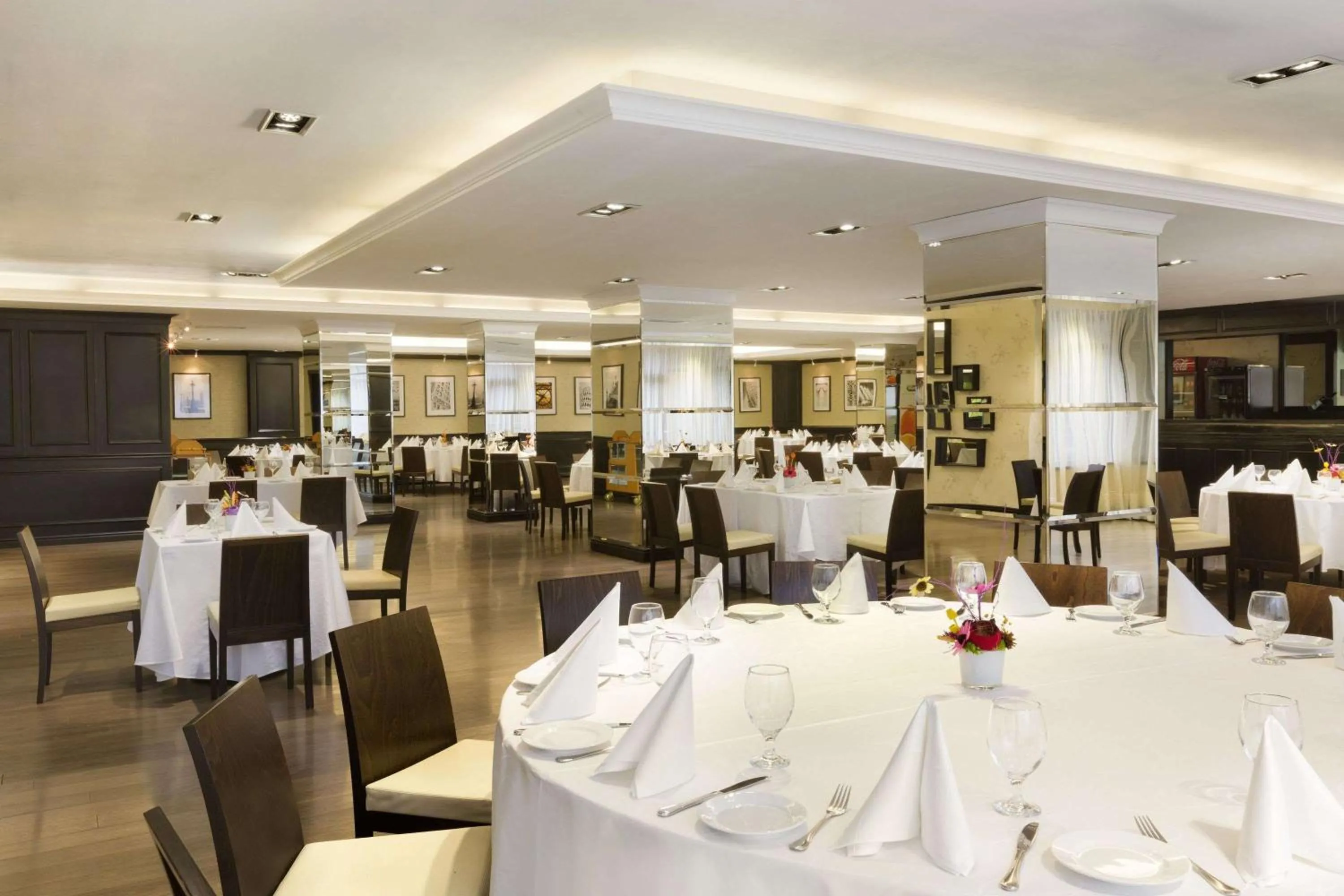 Restaurant/places to eat in Ramada Iasi City Center