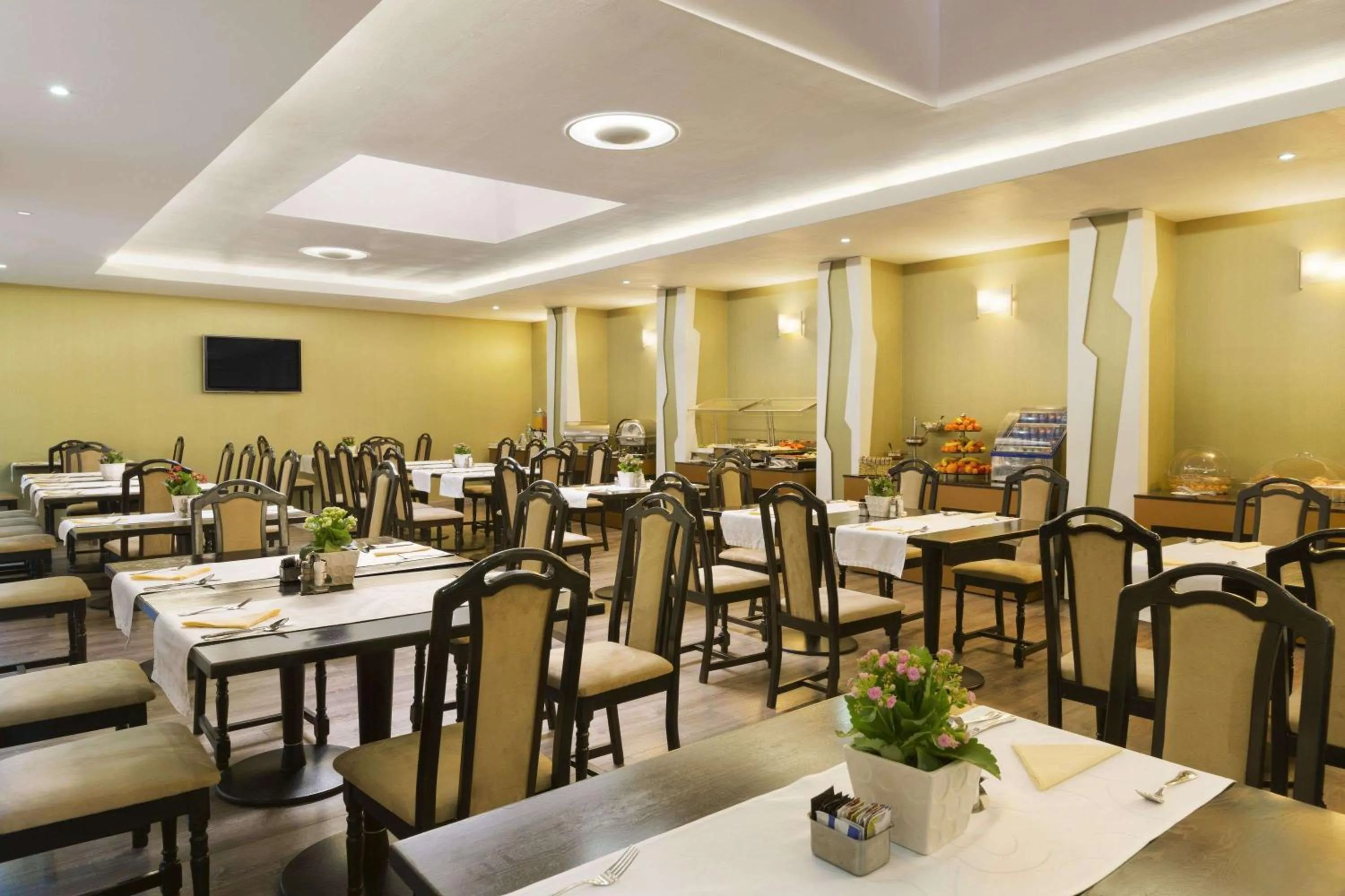 Restaurant/places to eat in Ramada Iasi City Center