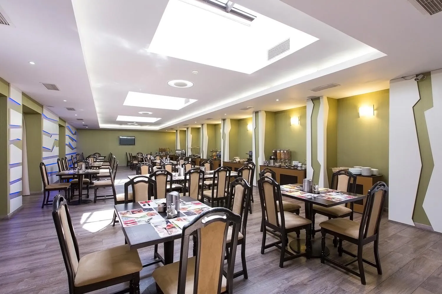 Restaurant/places to eat in Ramada Iasi City Center