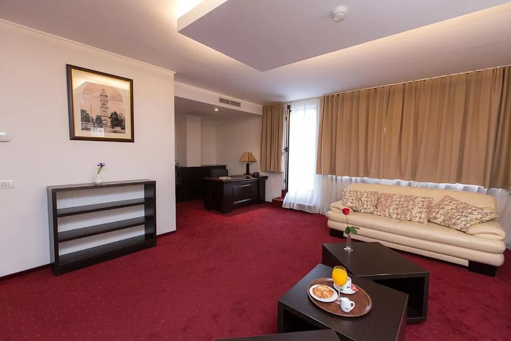 Living room, Bed in Ramada Iasi City Center