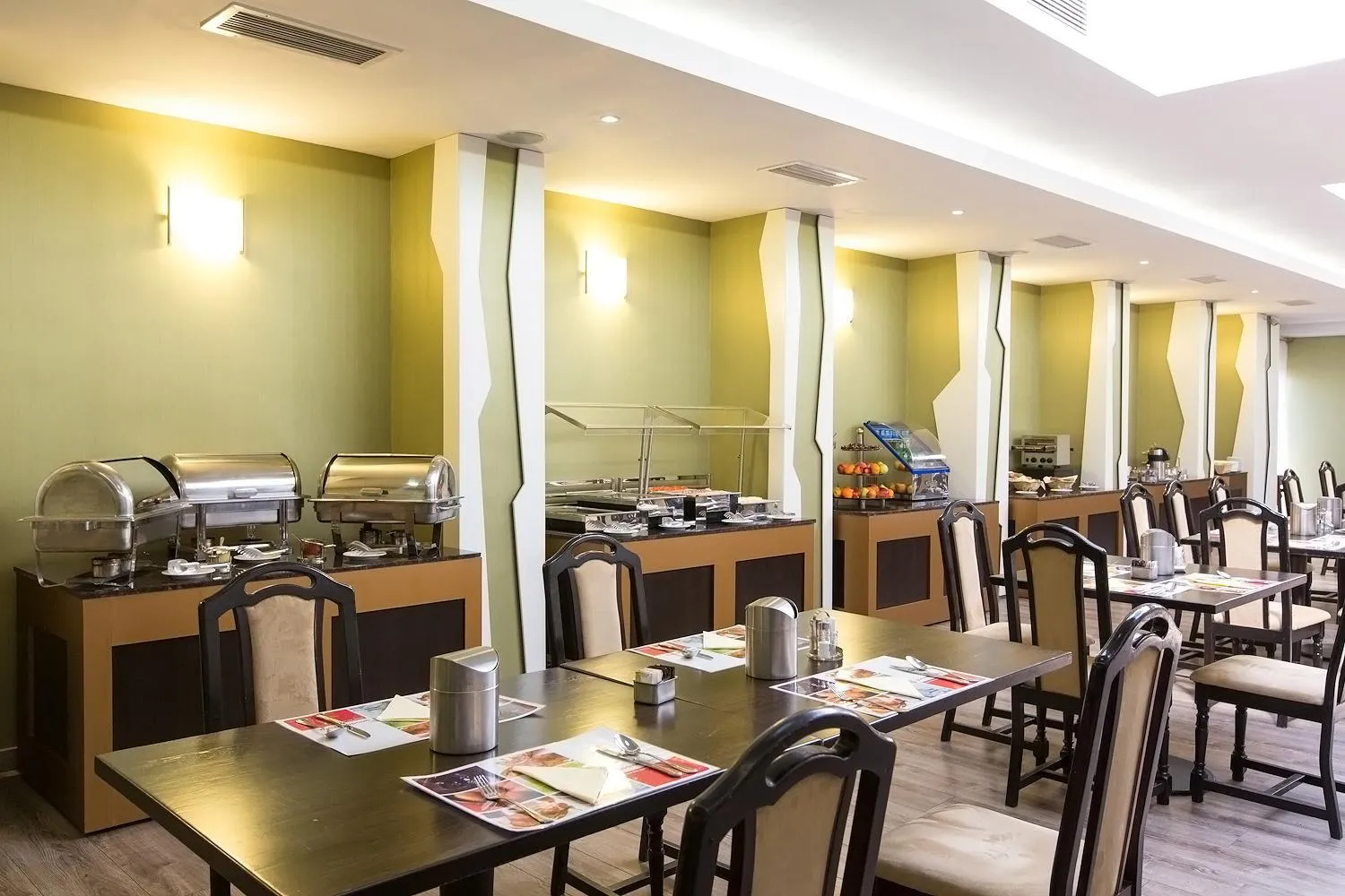 Restaurant/places to eat in Ramada Iasi City Center