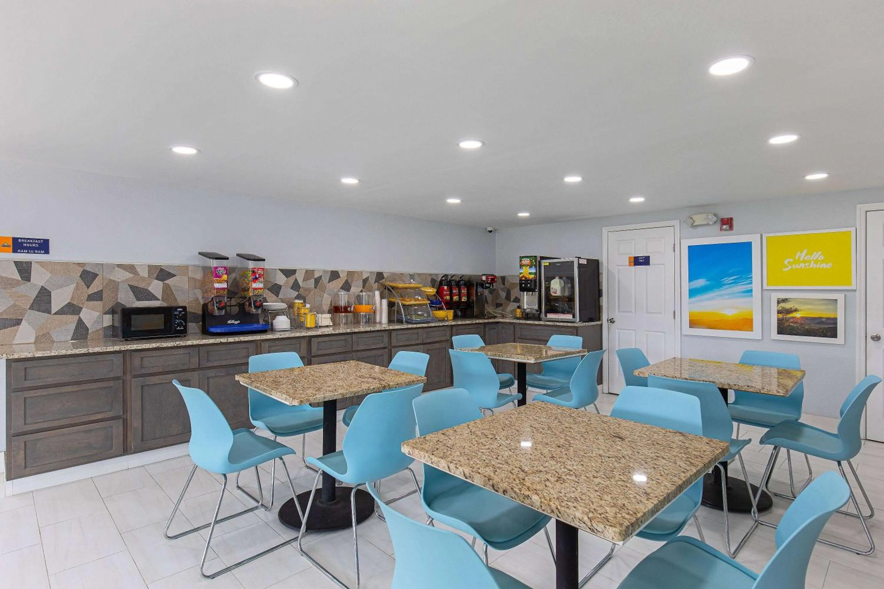 Coffee/tea facilities in Days Inn by Wyndham Knoxville North