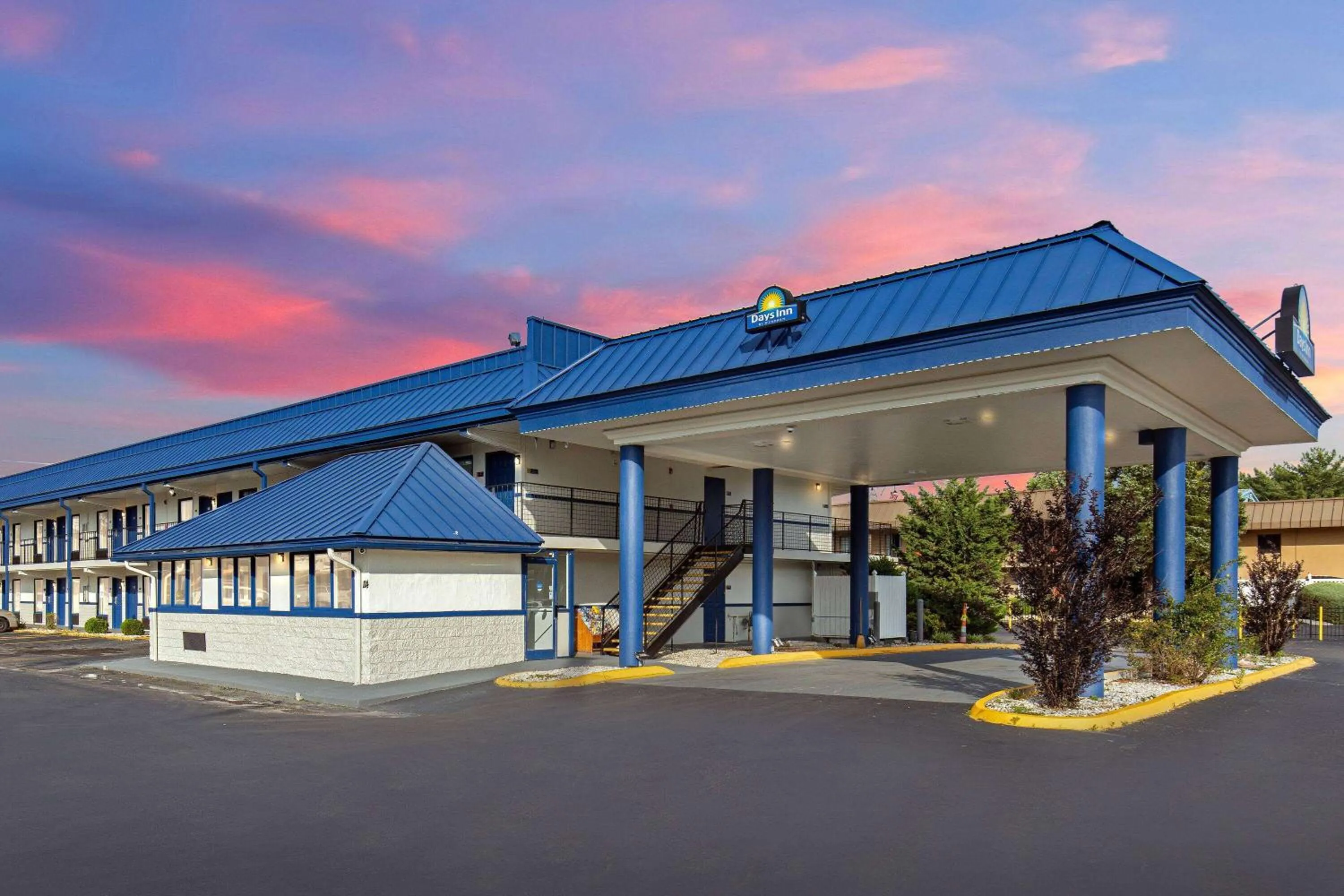 Property building in Days Inn by Wyndham Knoxville North