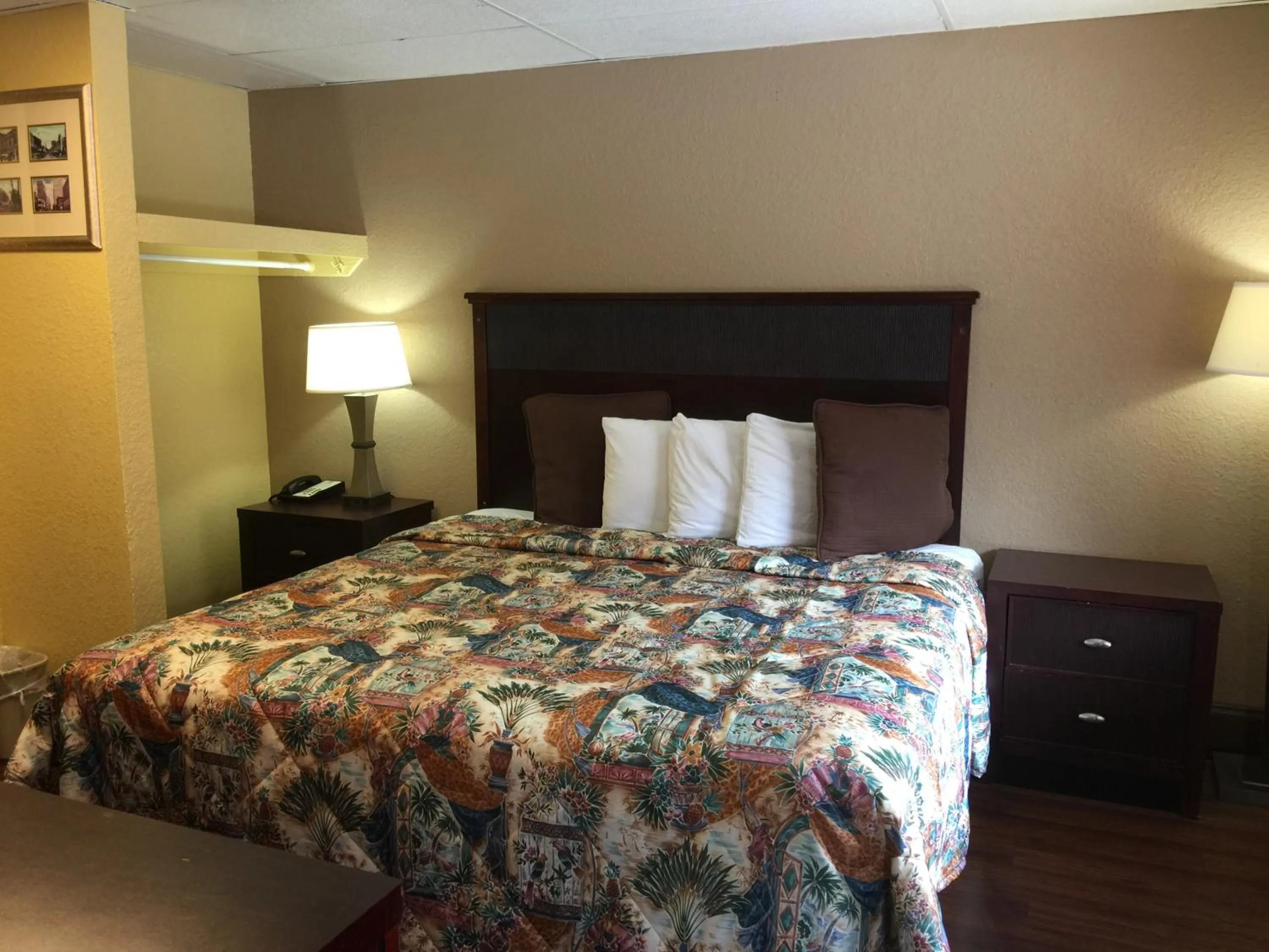 Bed in Americas Best Value Inn Stone Mountain Atlanta E