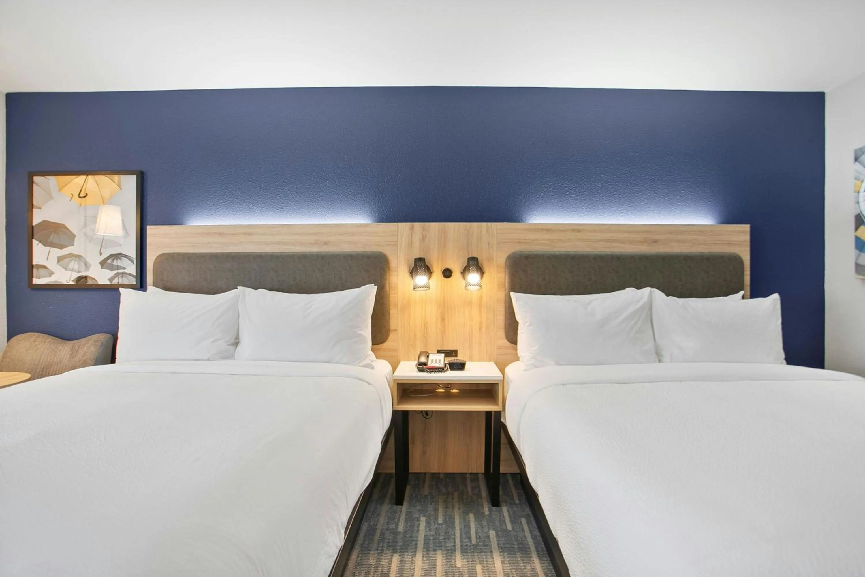 Photo of the whole room, Bed in City Express by Marriott Duluth