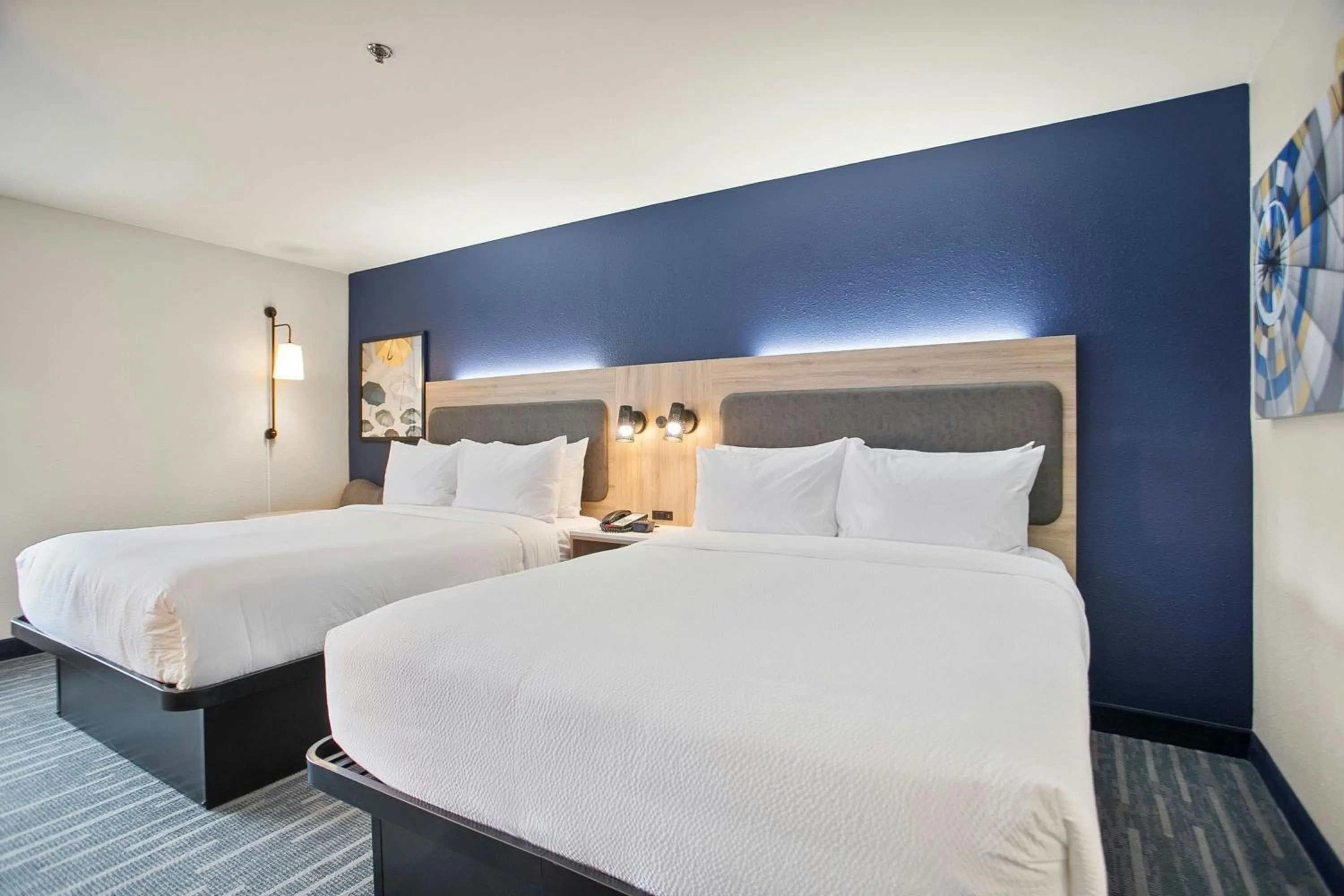 Photo of the whole room, Bed in City Express by Marriott Duluth