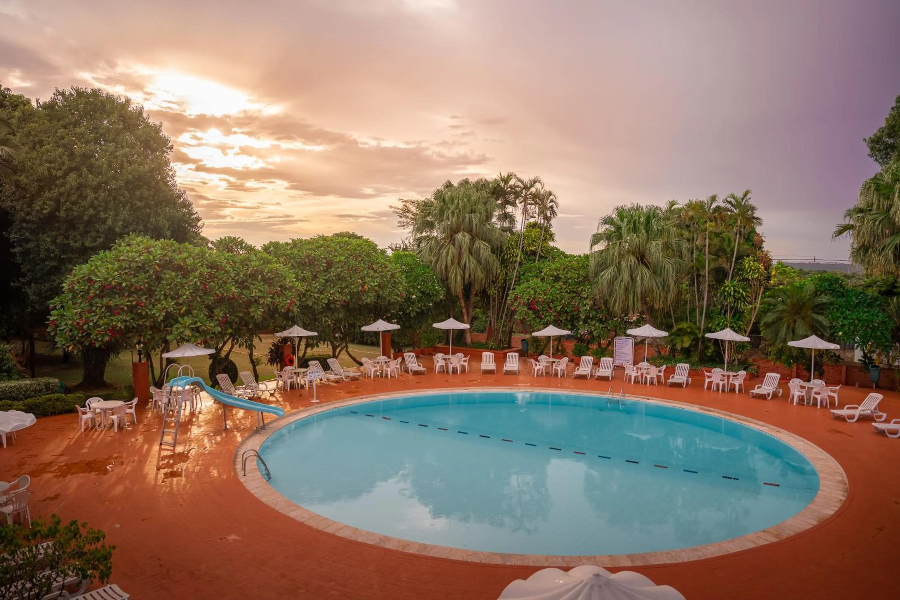 Pool view in Hotel Deville Express Guaira