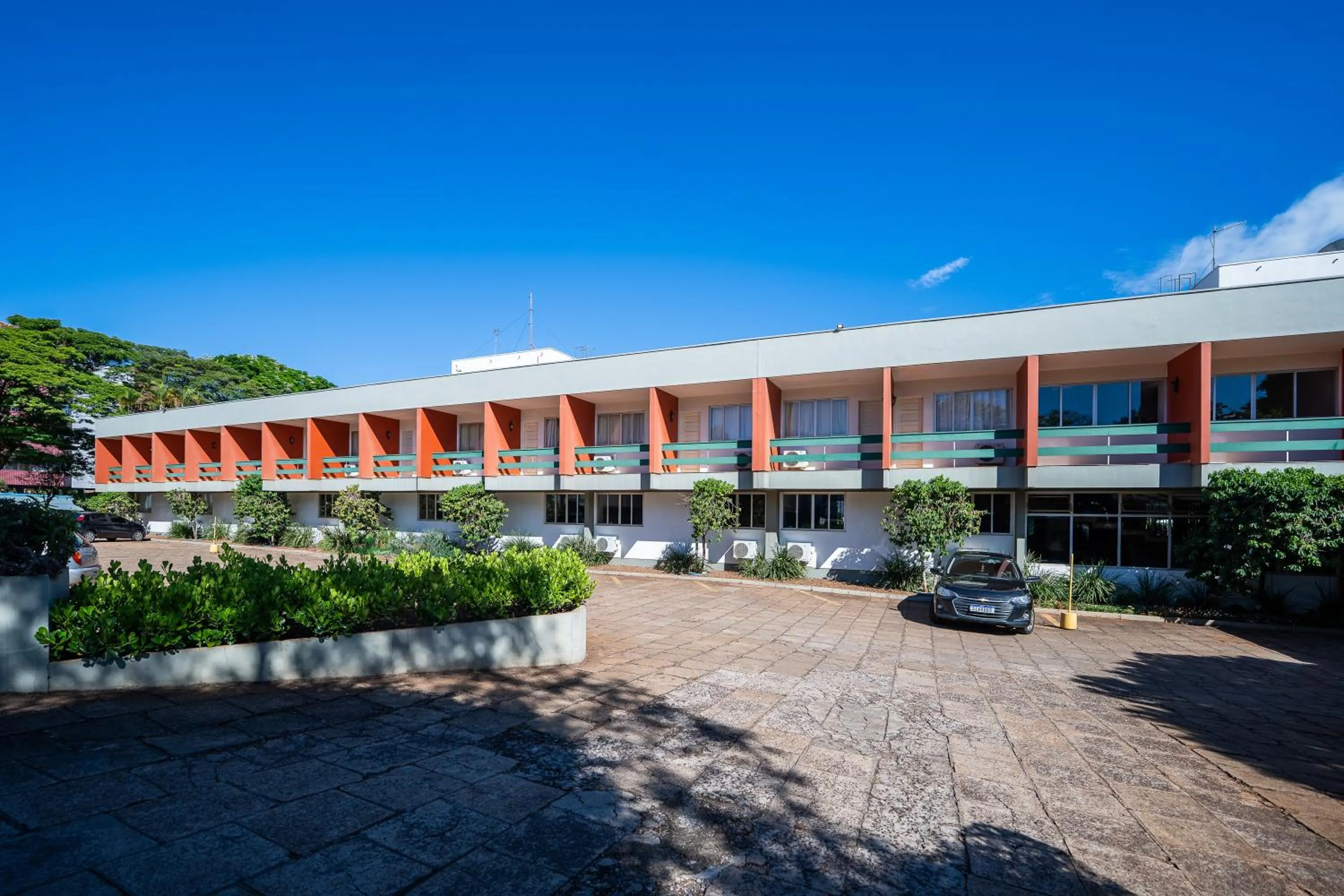 Parking in Hotel Deville Express Guaira