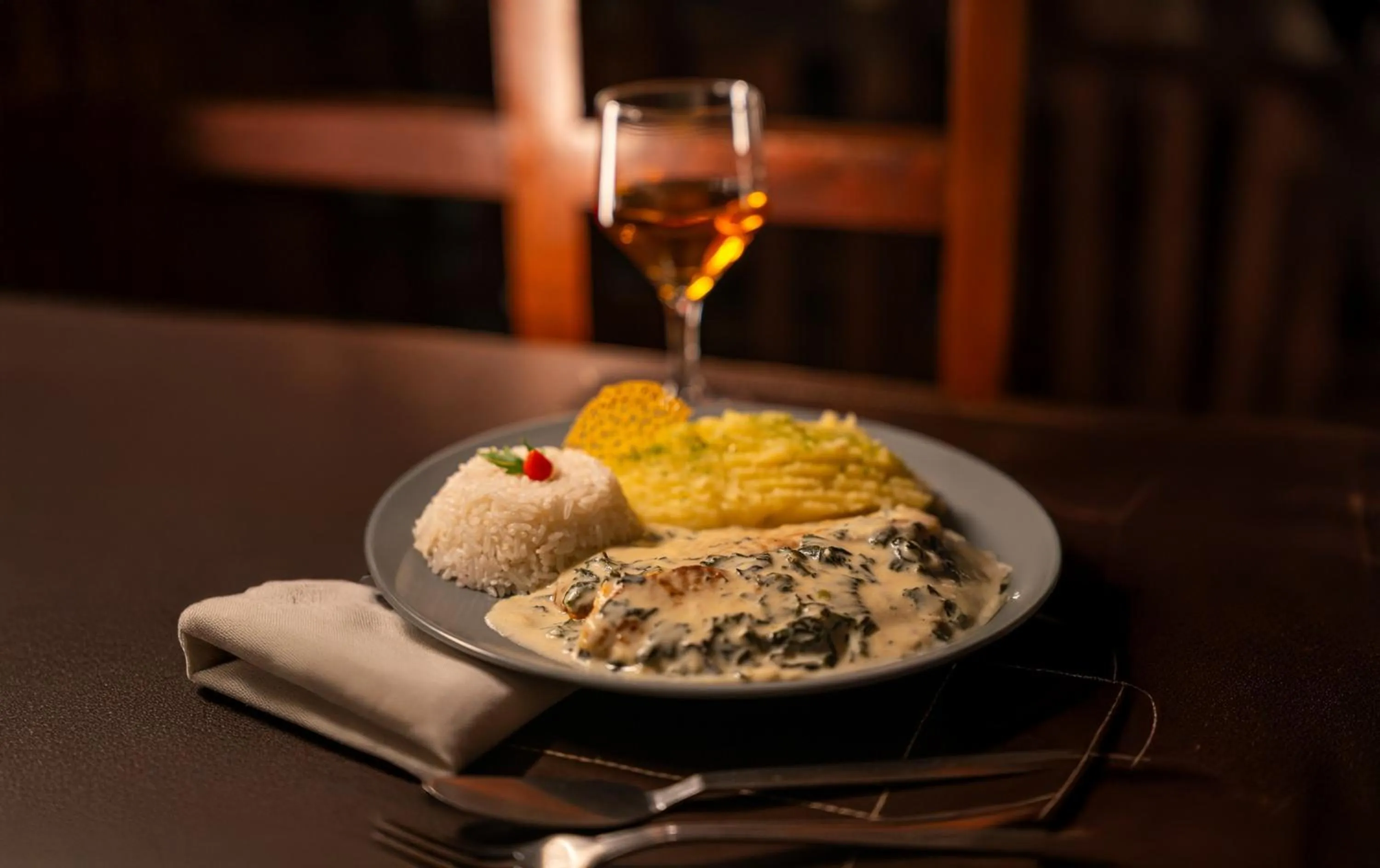 Restaurant/places to eat in Hotel Deville Express Guaira