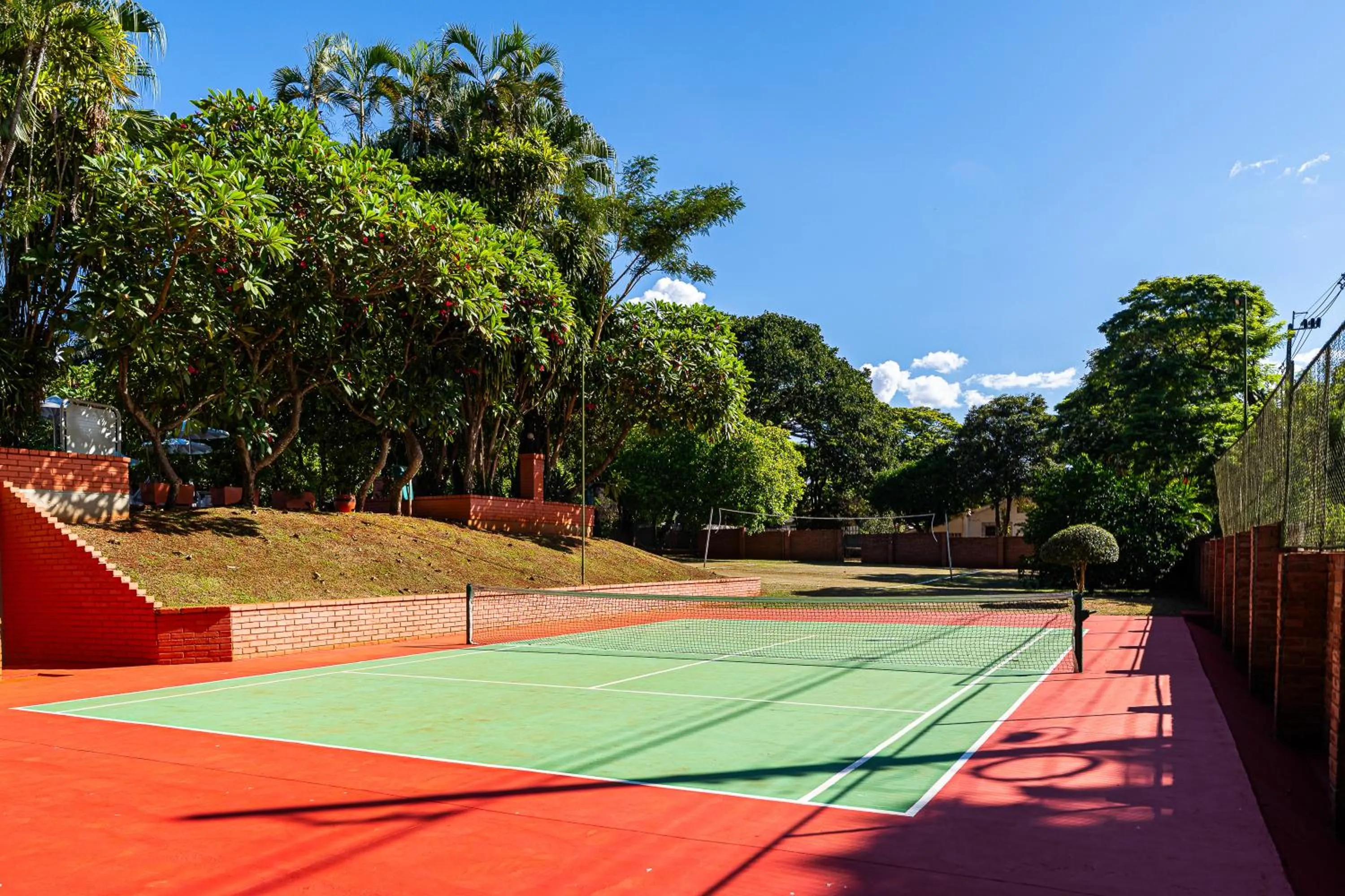 Tennis court in Hotel Deville Express Guaira