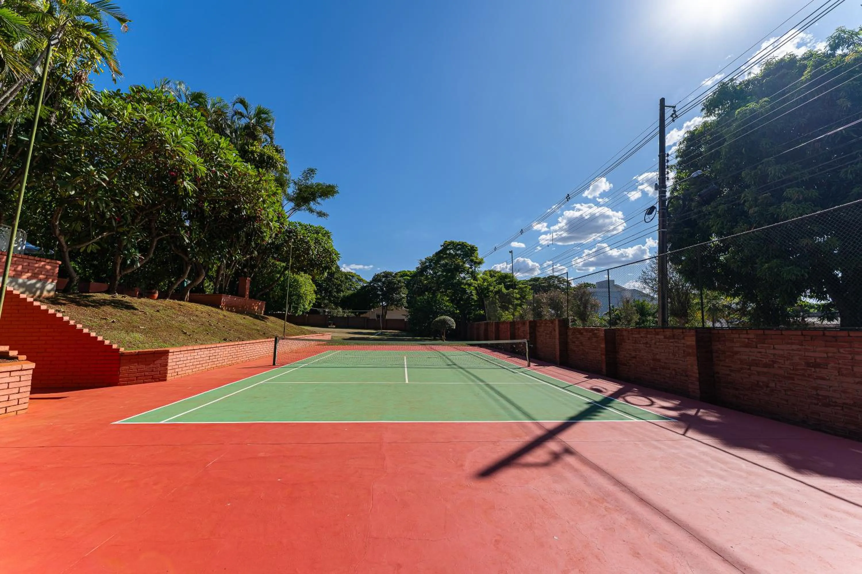 Tennis court in Hotel Deville Express Guaira