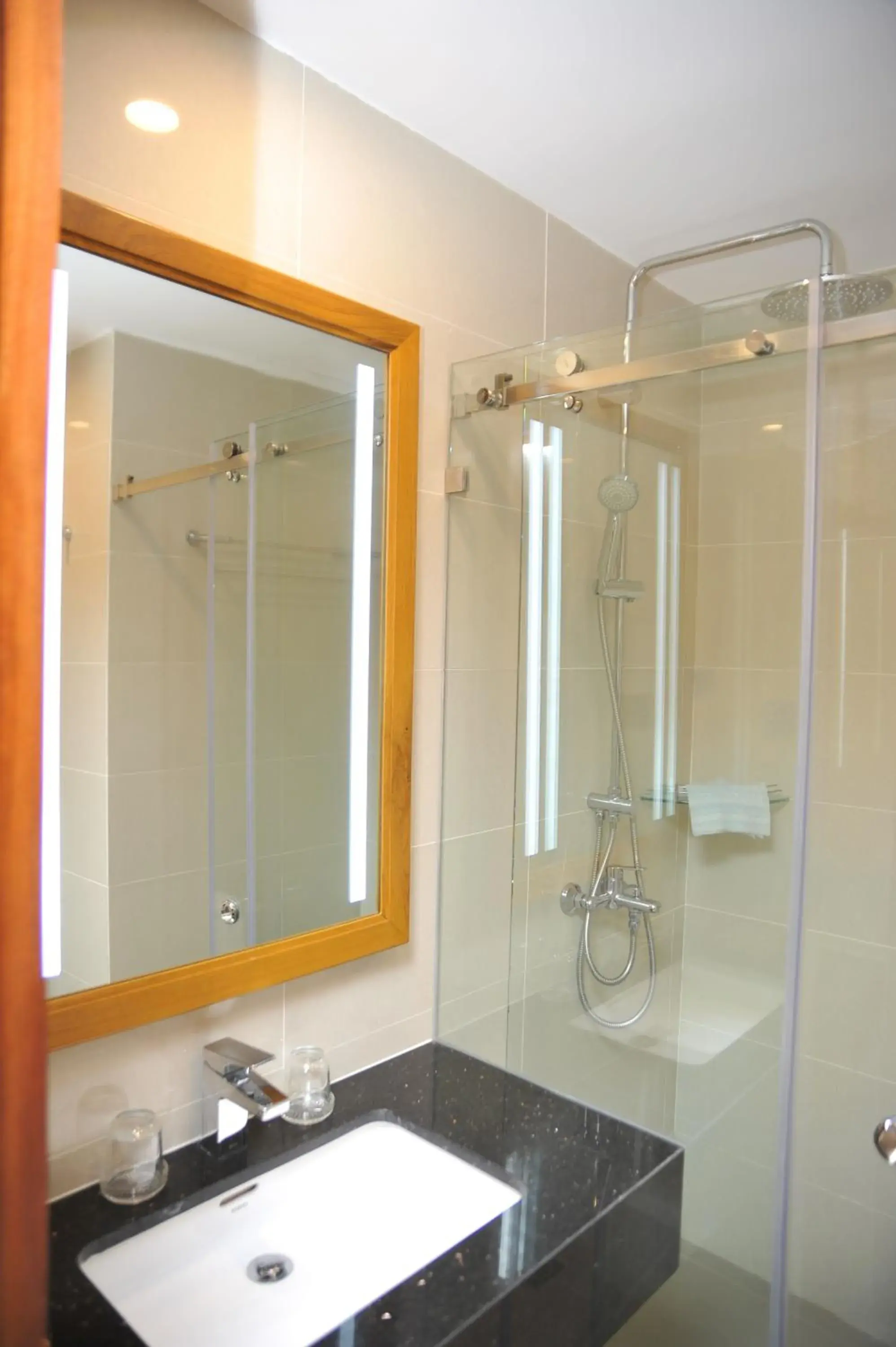 Twin Room with Shower in Imperial Saigon hotel Twin Room with Shower in Imperial Saigon hotel