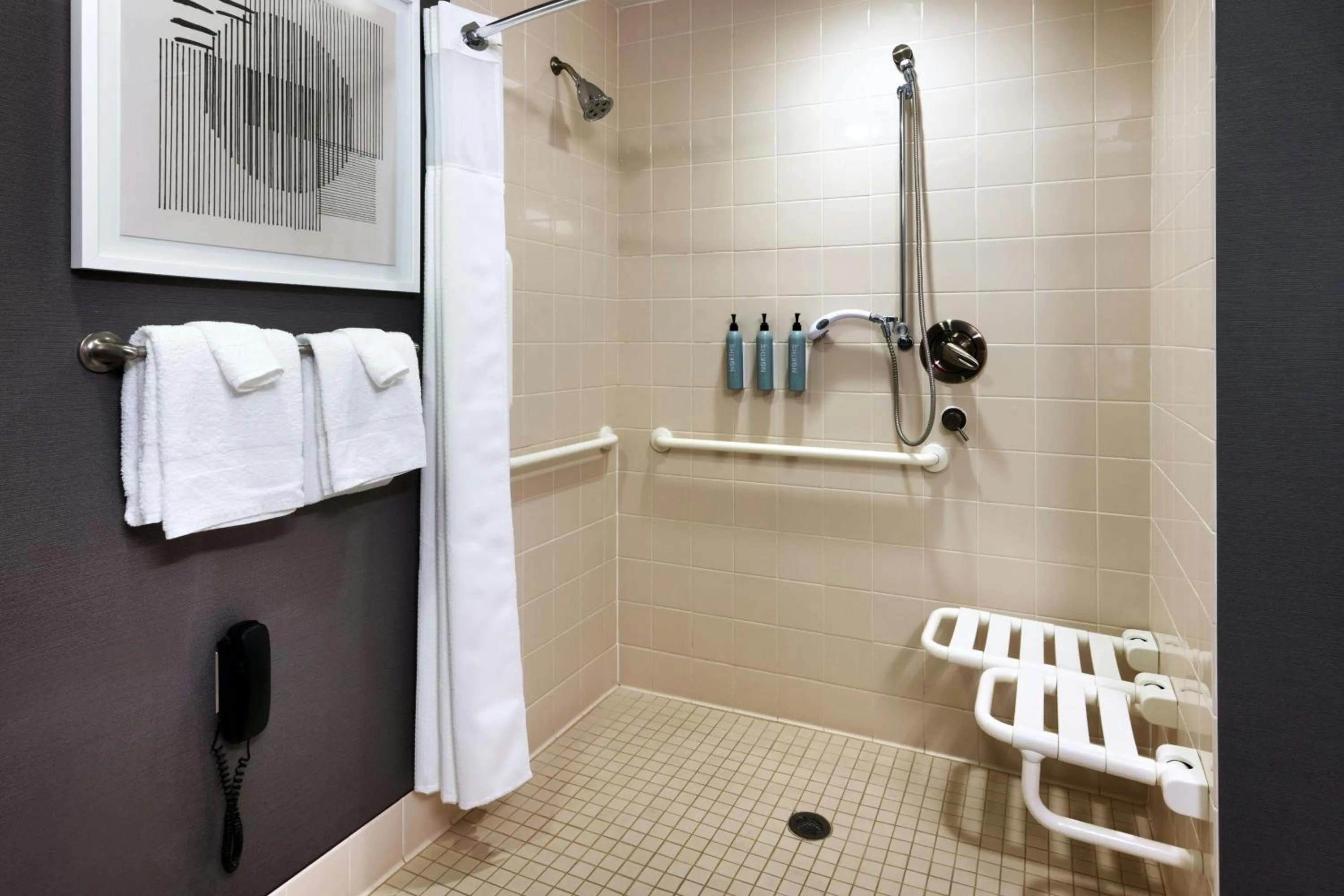 Bathroom in Courtyard Lincoln Downtown