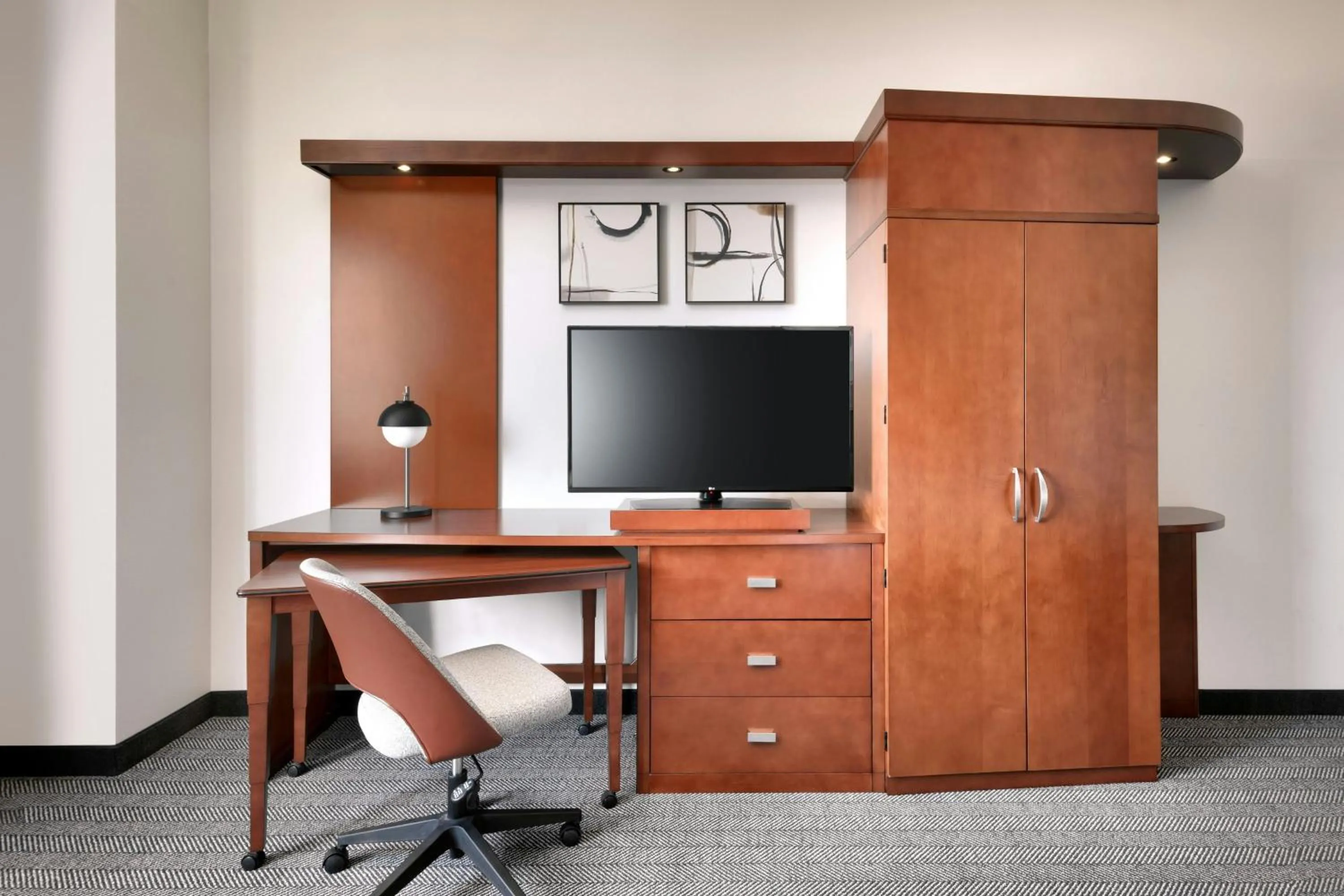 Photo of the whole room in Courtyard Lincoln Downtown